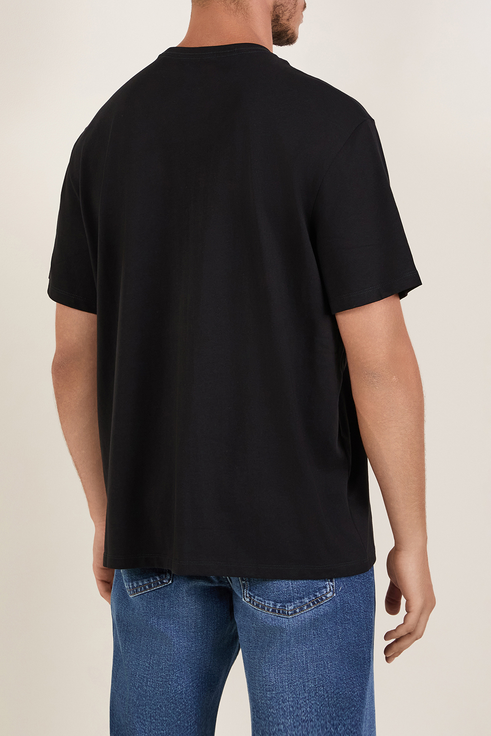 תמונת דוגמן אחורית של חולצת טי