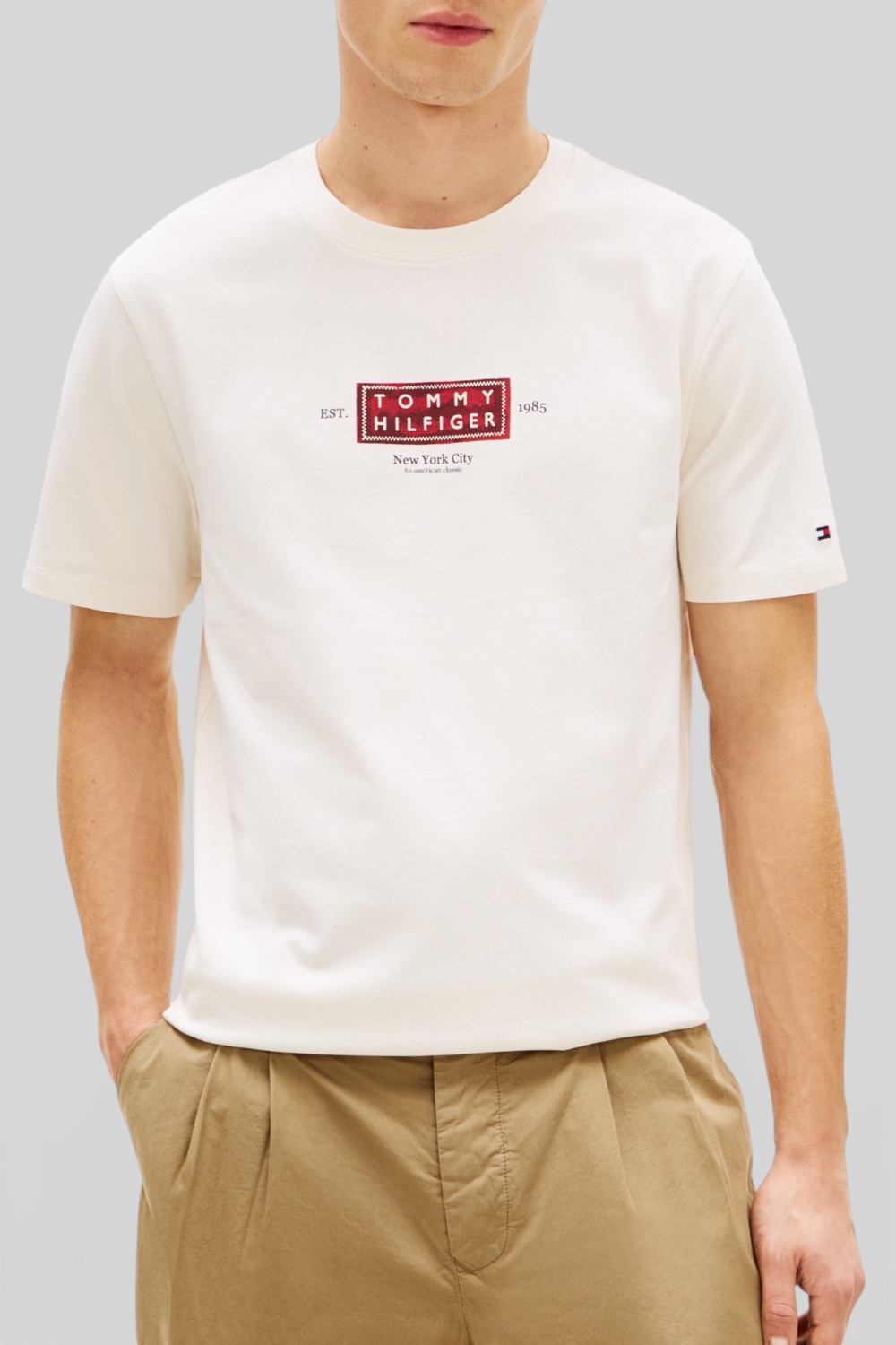 תמונת דוגמן קידמית של חולצת טי