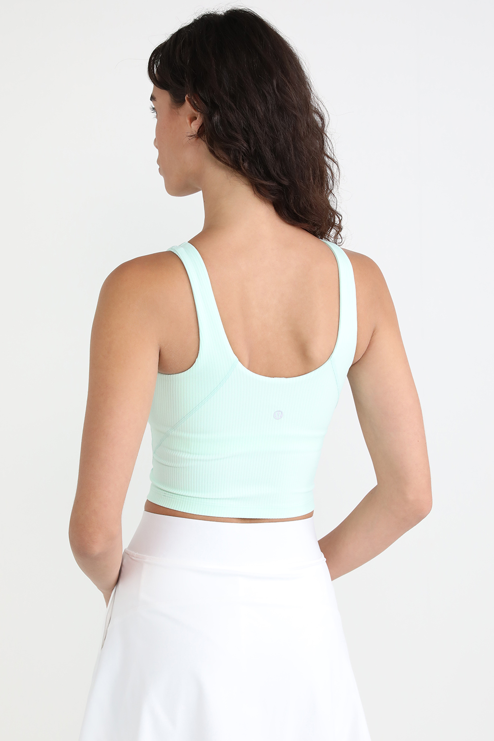 תמונת דוגמן אחורית של Align&trade; Ribbed High Neck Tank