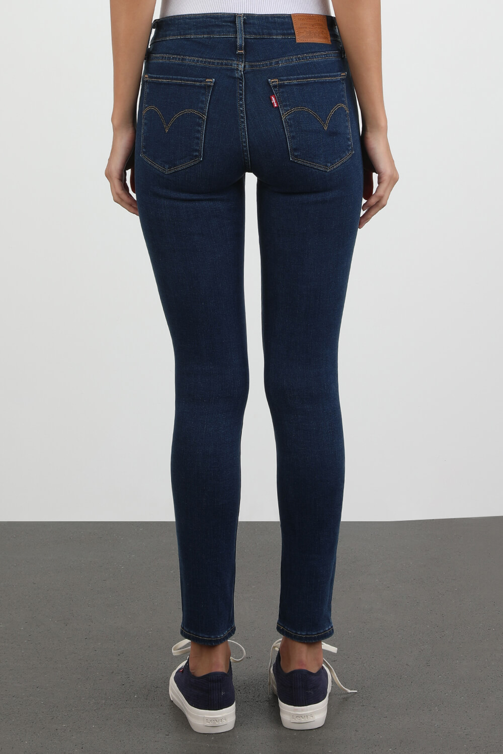 מכנסי ג'ינס 711 סקיני בגוון אינדיגו כהה LEVI`S