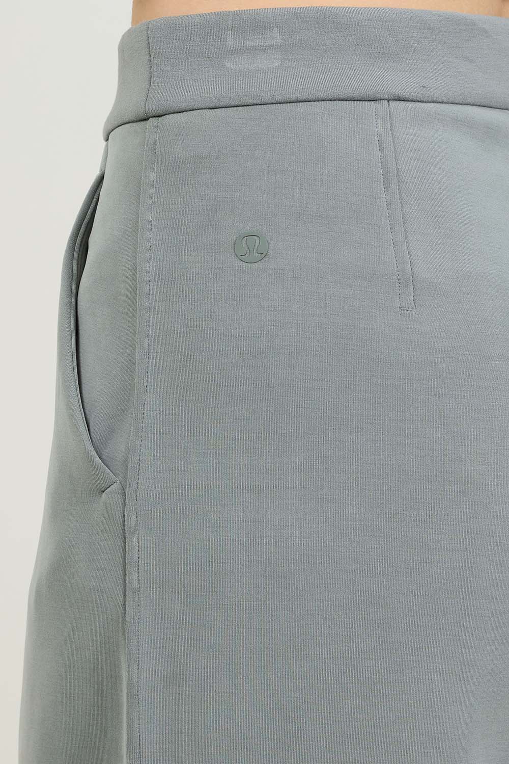 תמונת תקריב דוגמן של Brushed Softstreme Pintuck High-Rise Wide-Leg Pant Regular