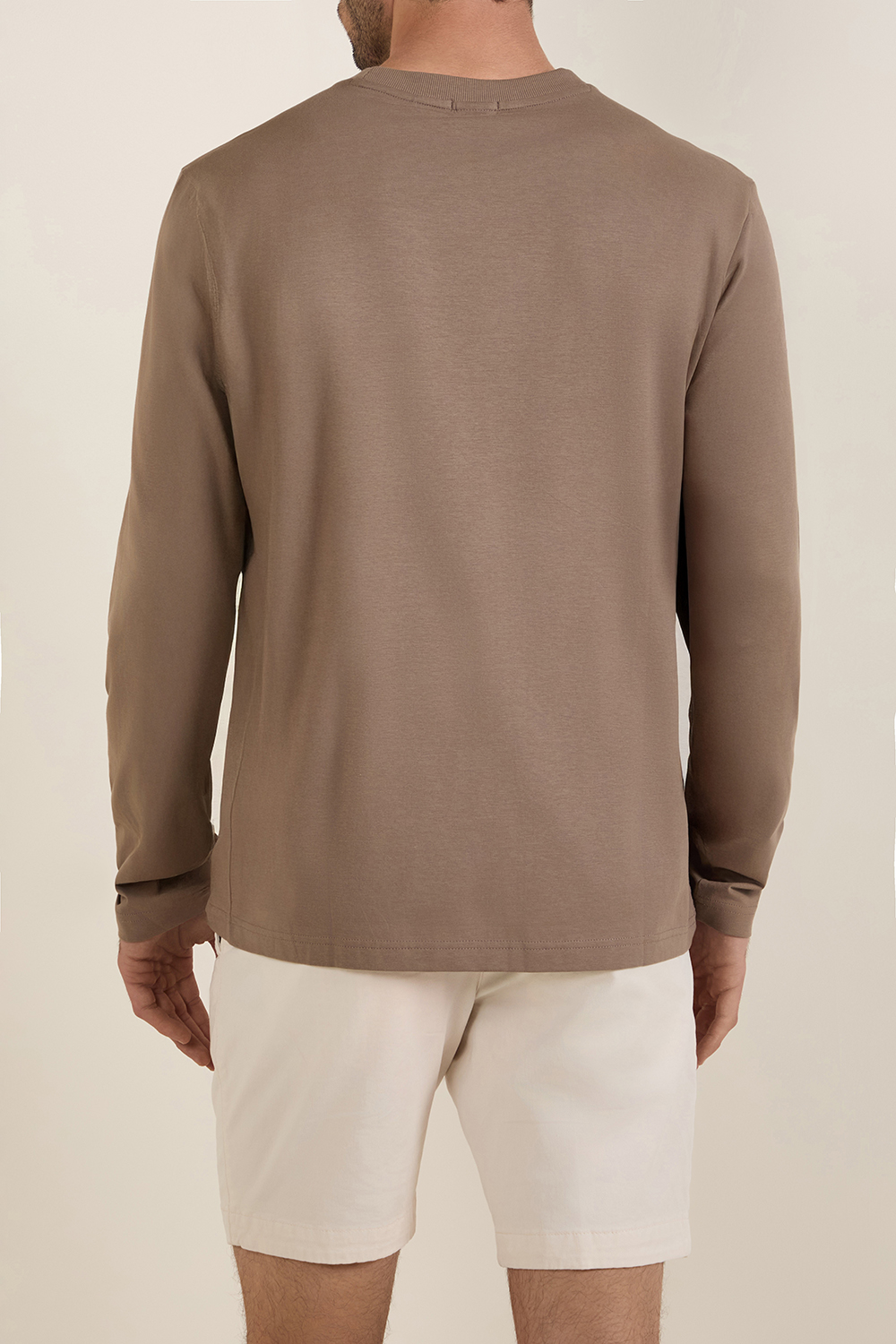 תמונת דוגמן אחורית של חולצת טי