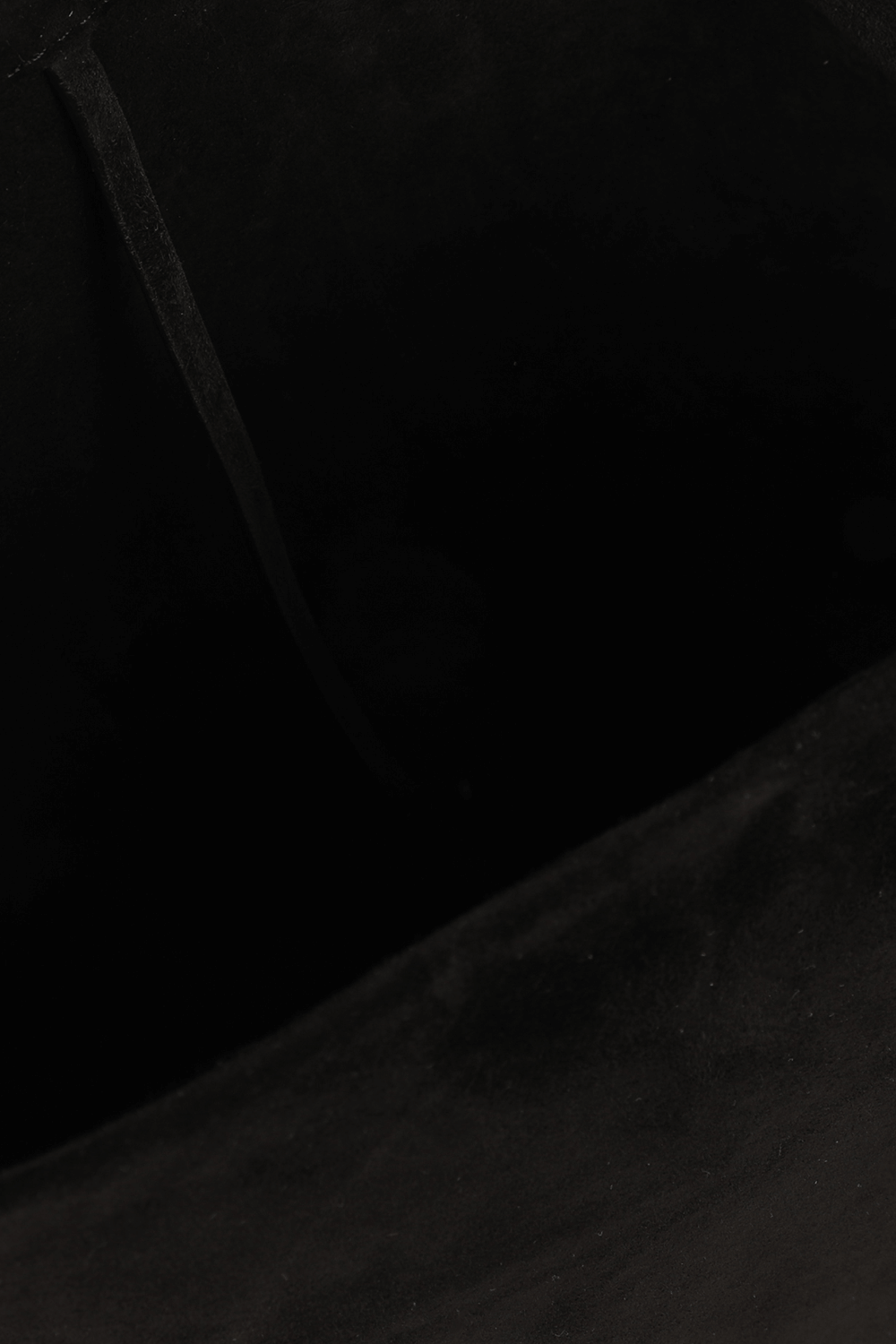 תמונת פנים של תיק נשיאה מוארך שחור