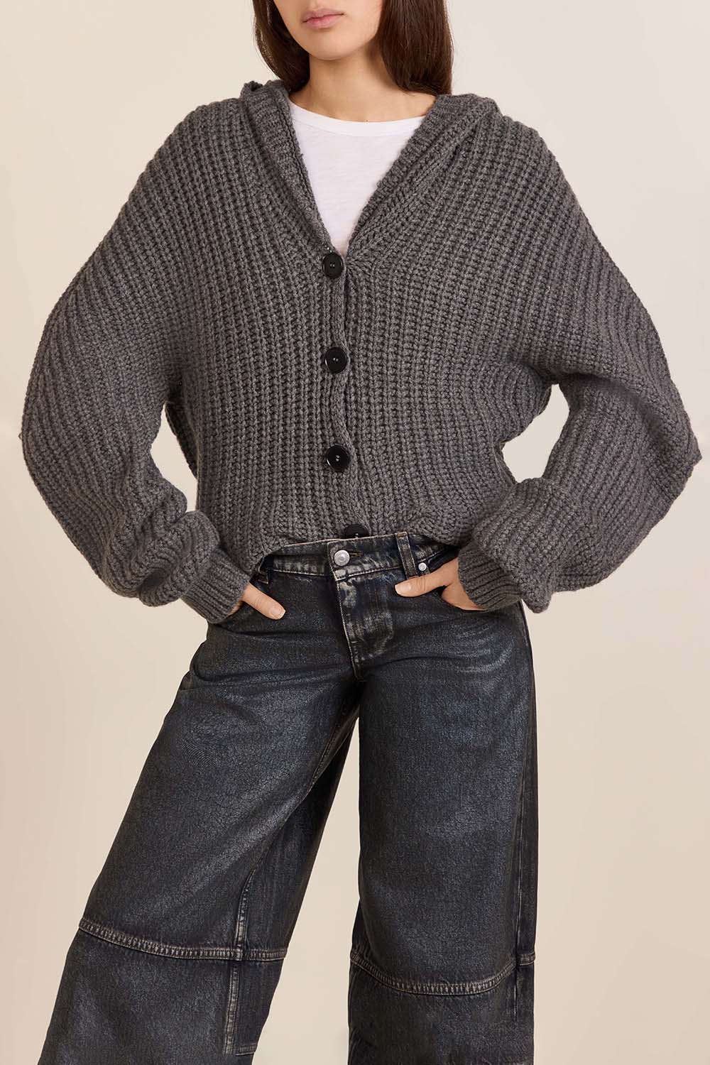 תמונת דוגמן קידמית של סריג צמר קפוצ'ון