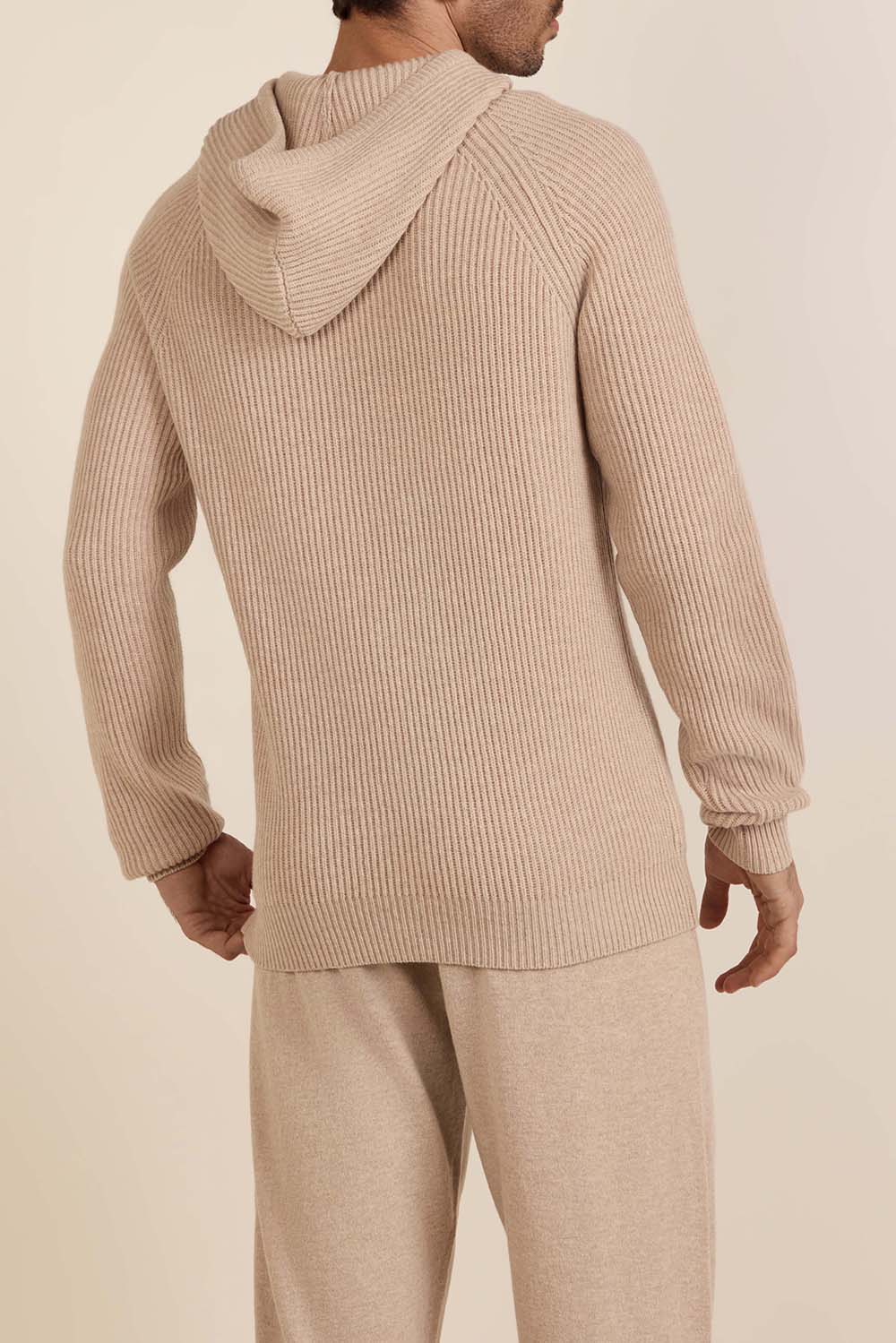 תמונת דוגמן אחורית של קפוצ'ון צמר