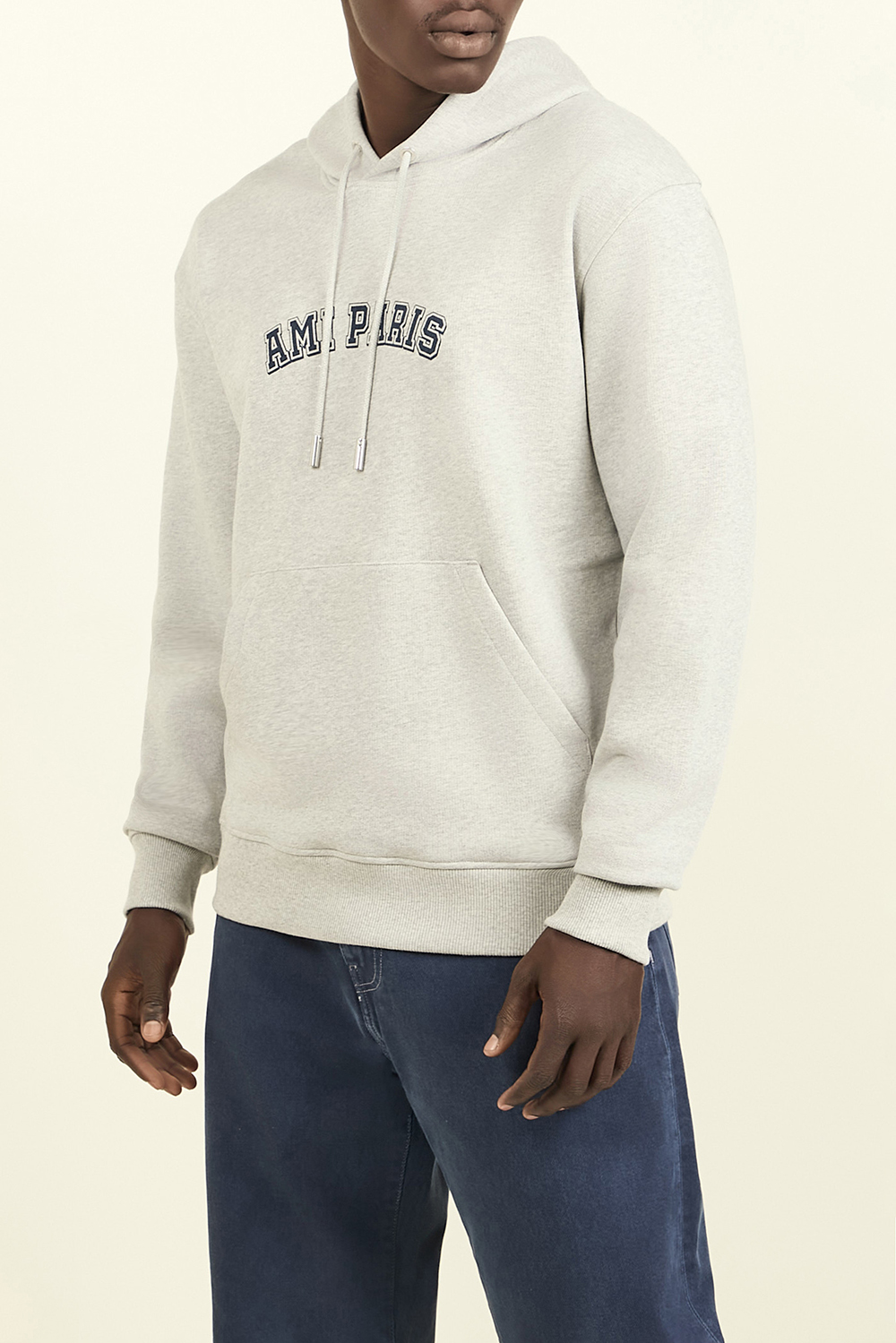 תמונת דוגמן קידמית של סווטישרט קפוצ'ון