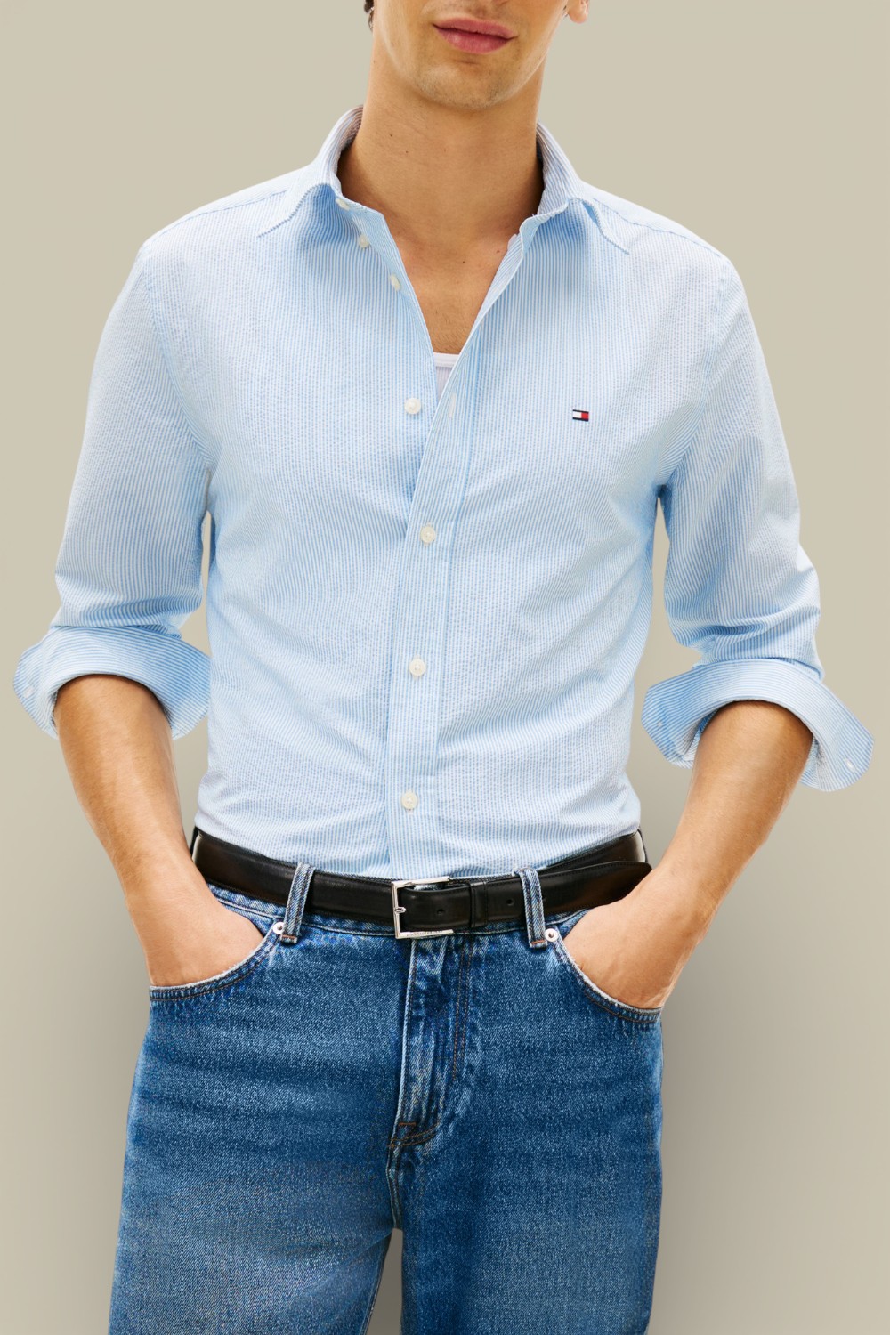 תמונת דוגמן קידמית של חולצה מכופתרת פסים