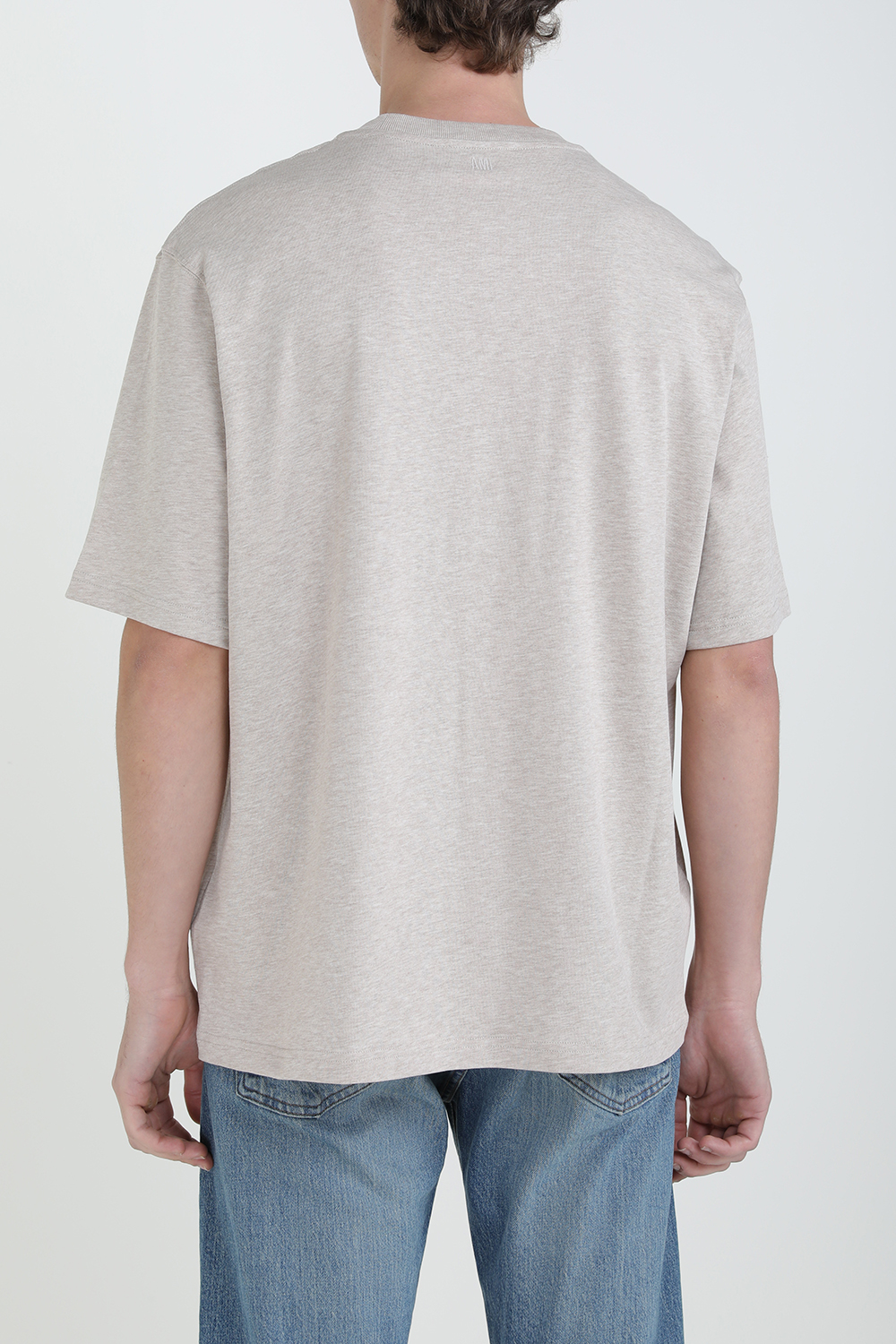 תמונת דוגמן אחורית של חולצת טי