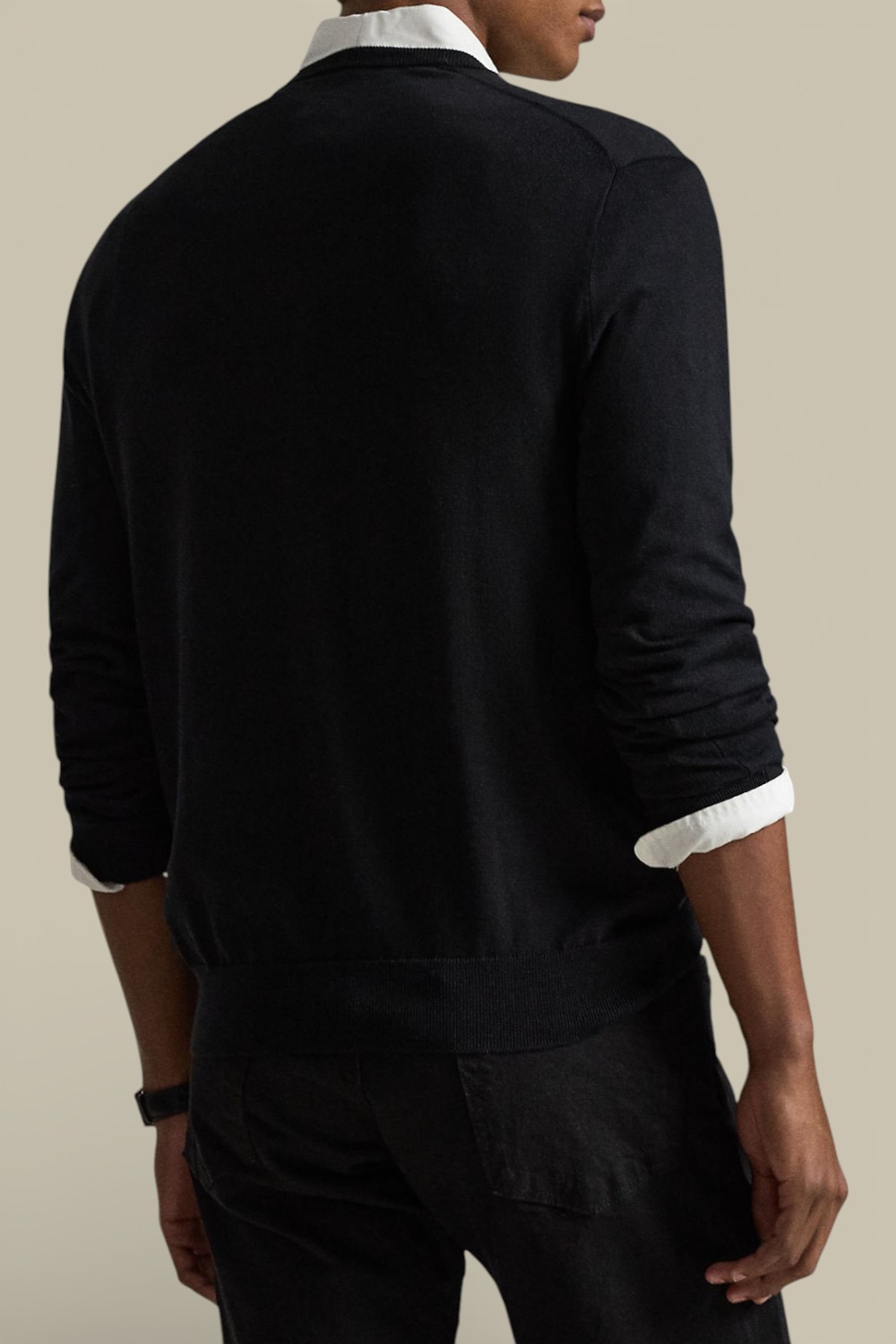 תמונת דוגמן אחורית של Cotton Sweater in Black