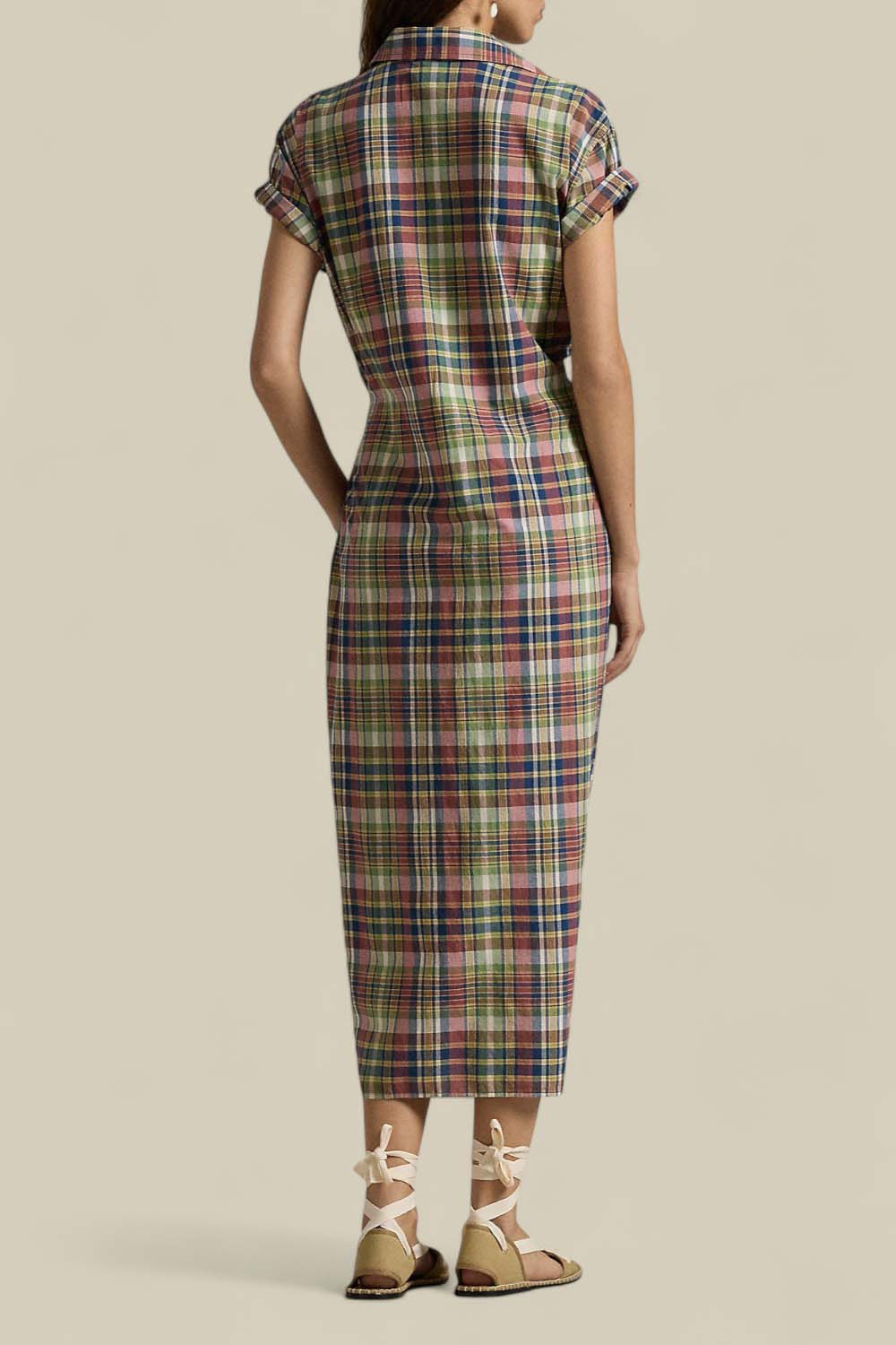 תמונת דוגמן אחורית של שמלת מעטפת מקסי