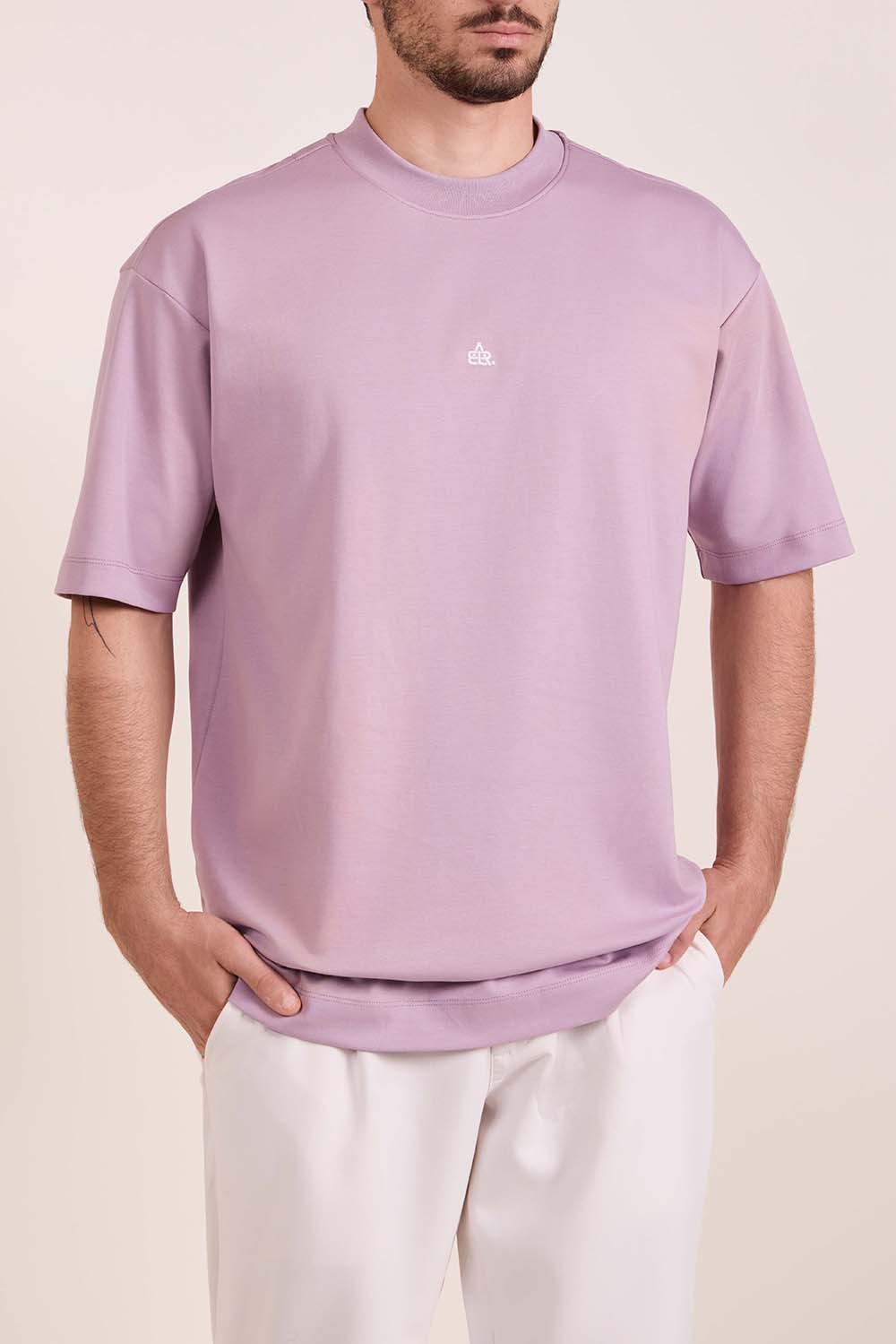 תמונת דוגמן קידמית של חולצת טי אוברסייז