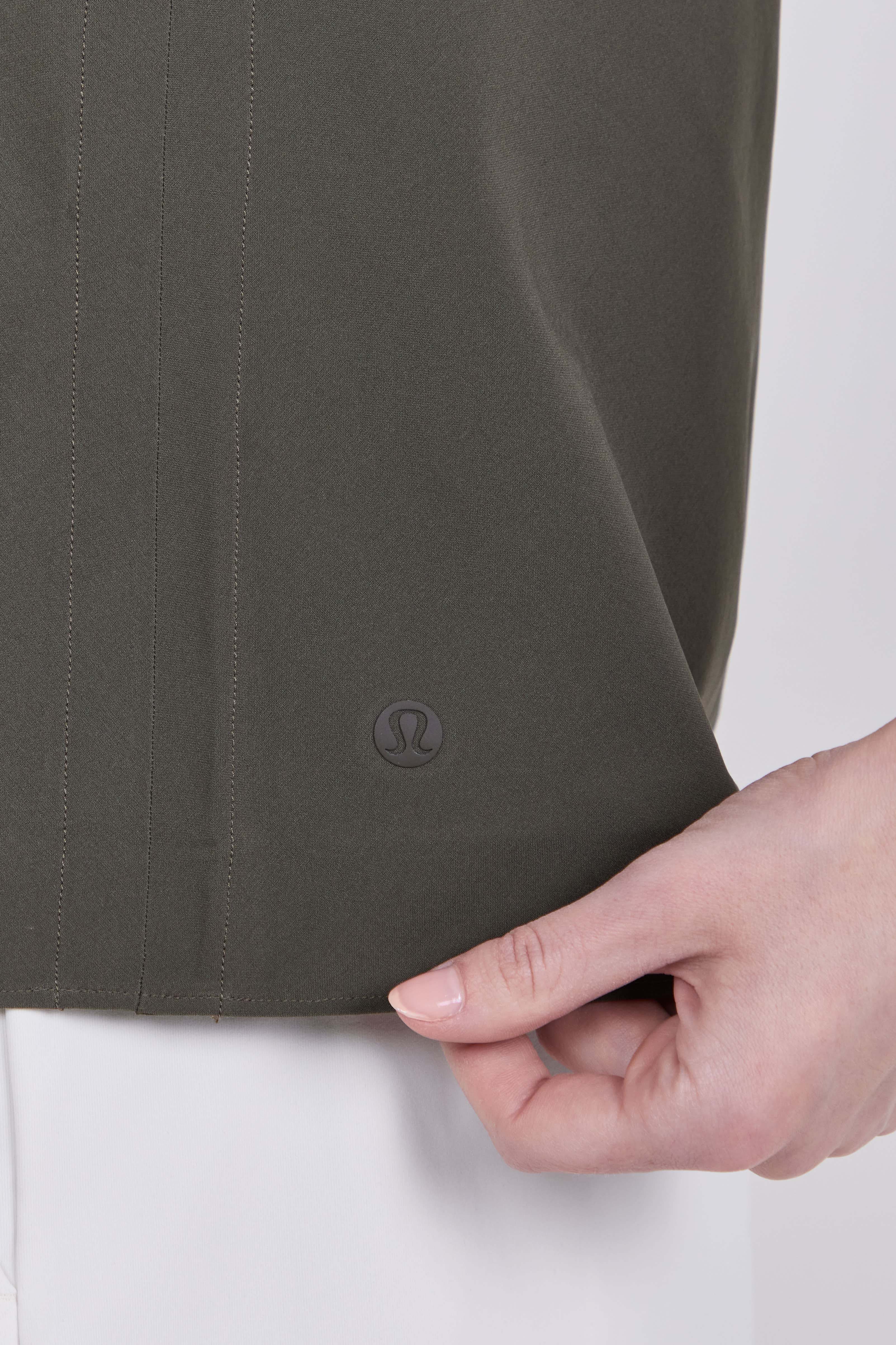 תמונת תקריב דוגמן של Breezily Racerback Tank