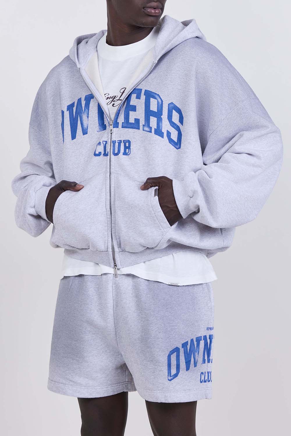 תמונת דוגמן קידמית של קפוצ'ון אוברסייז