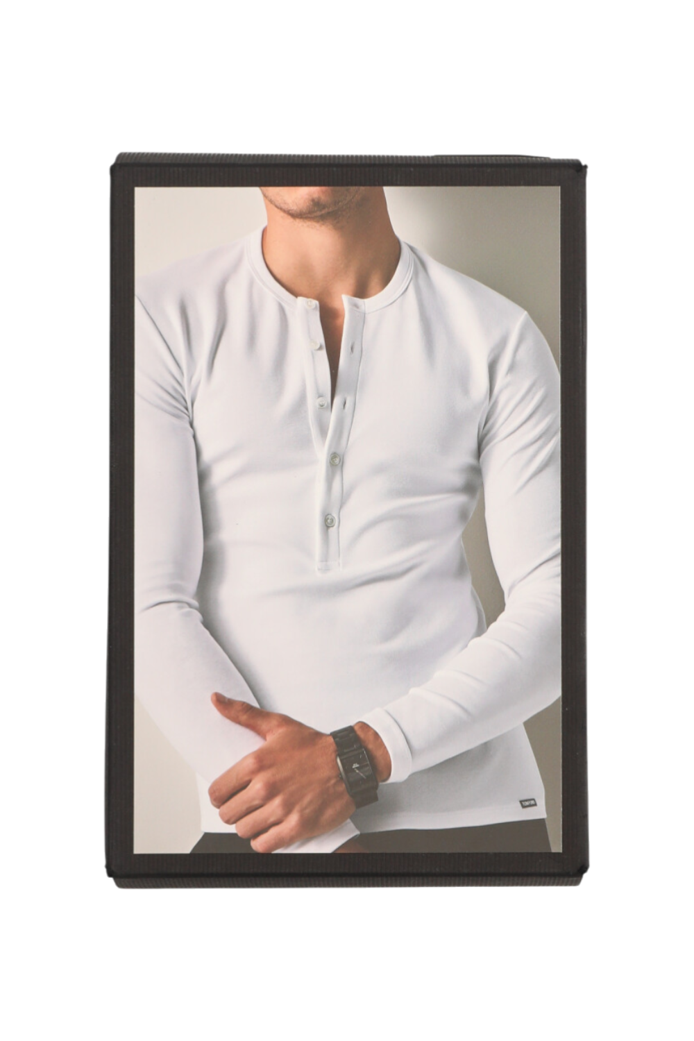 תמונת תקריב של חולצת טי שרוול ארוך