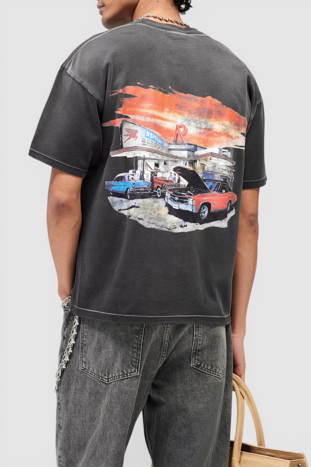 תמונת דוגמן אחורית של חולצת טי