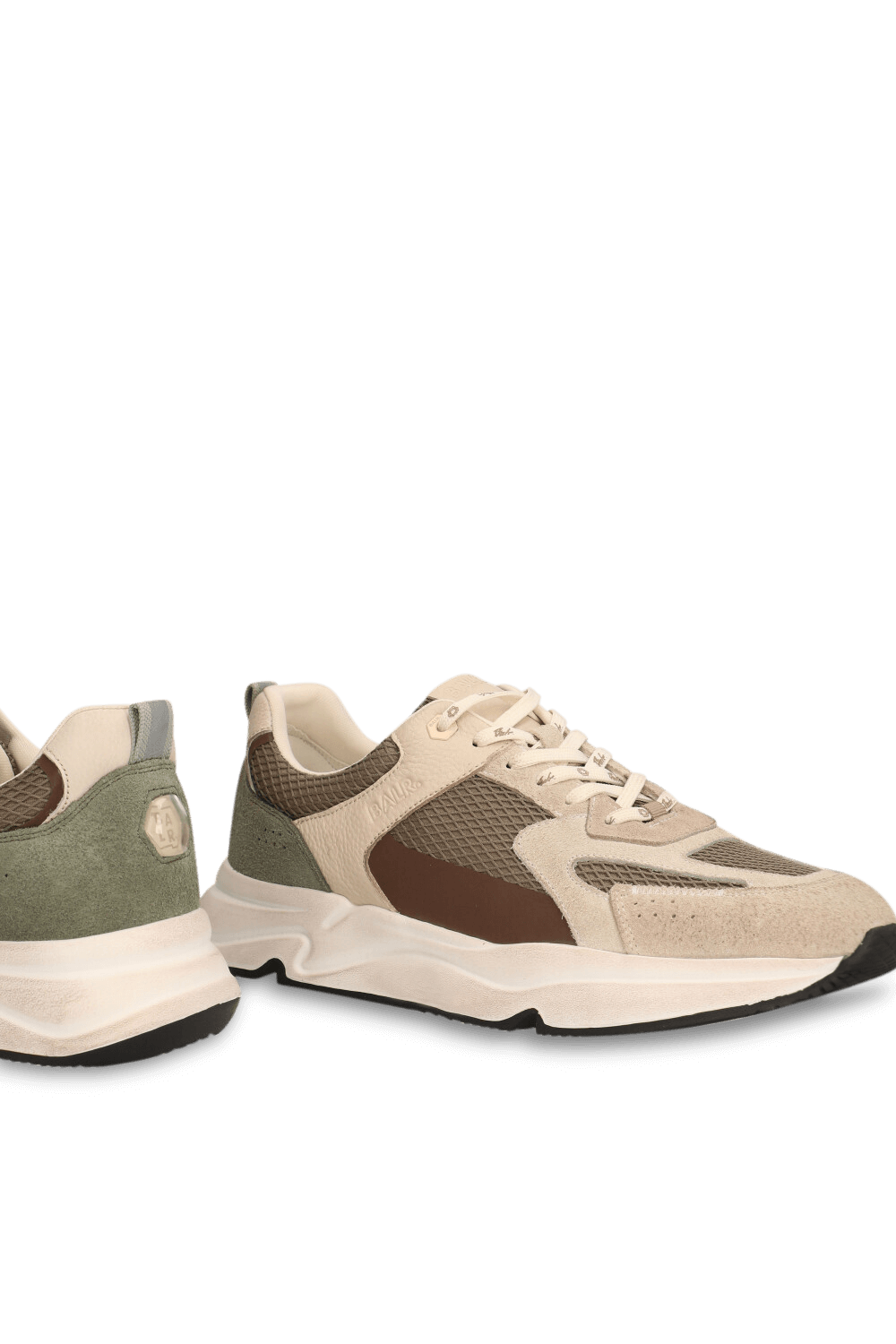 תמונת תקריב של נעלי סניקרס