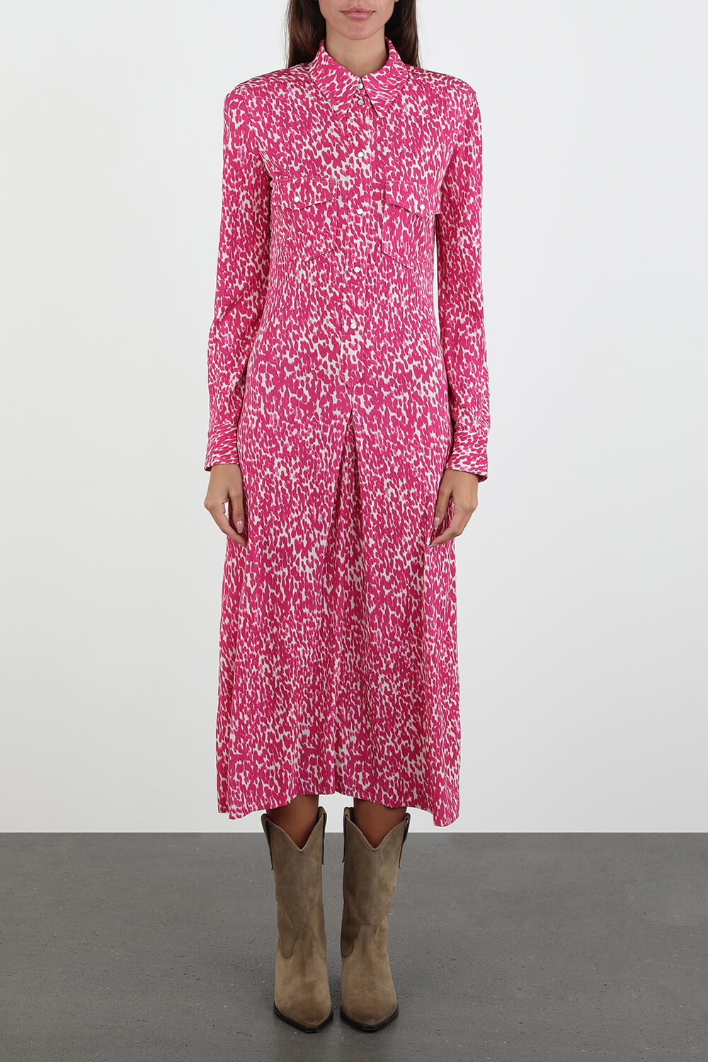 תמונת דוגמן קידמית של Celina Midi Dress in Pink