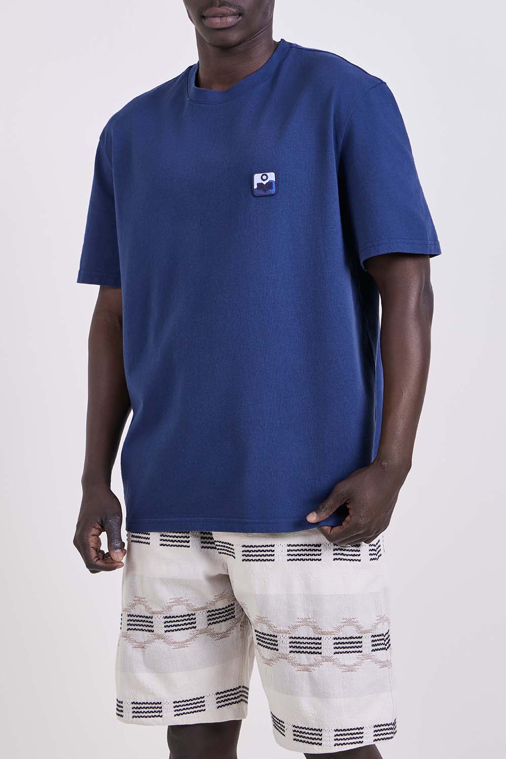 תמונת דוגמן קידמית של חולצת טי