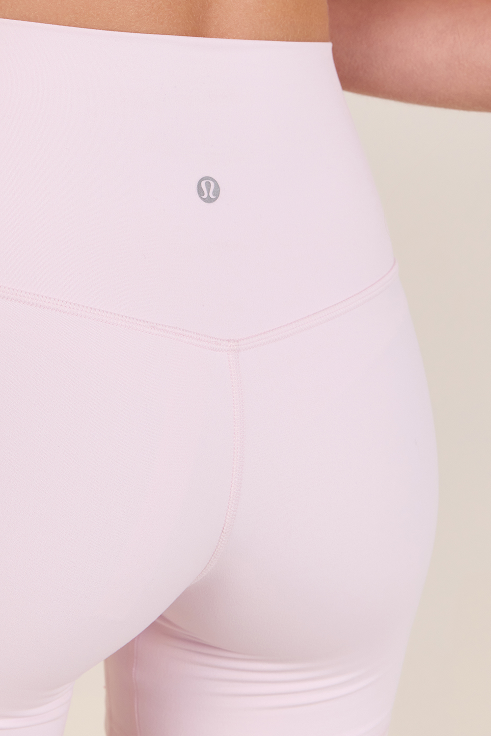 תמונת תקריב דוגמן של Align&trade; High-Rise Short 6