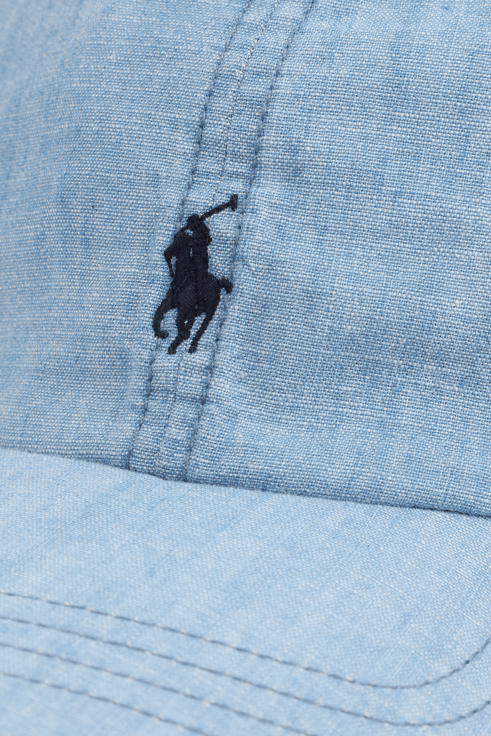 תמונת תקריב של כובע בייסבול מג'ינס בהיר