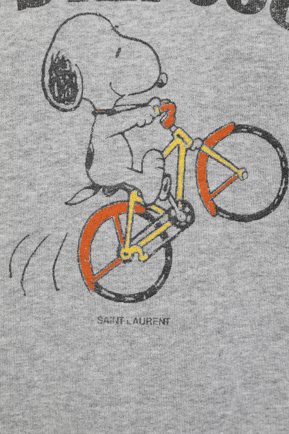 תמונה אחורית של סווטשירט עם הדפס סנופי בצבע אפור