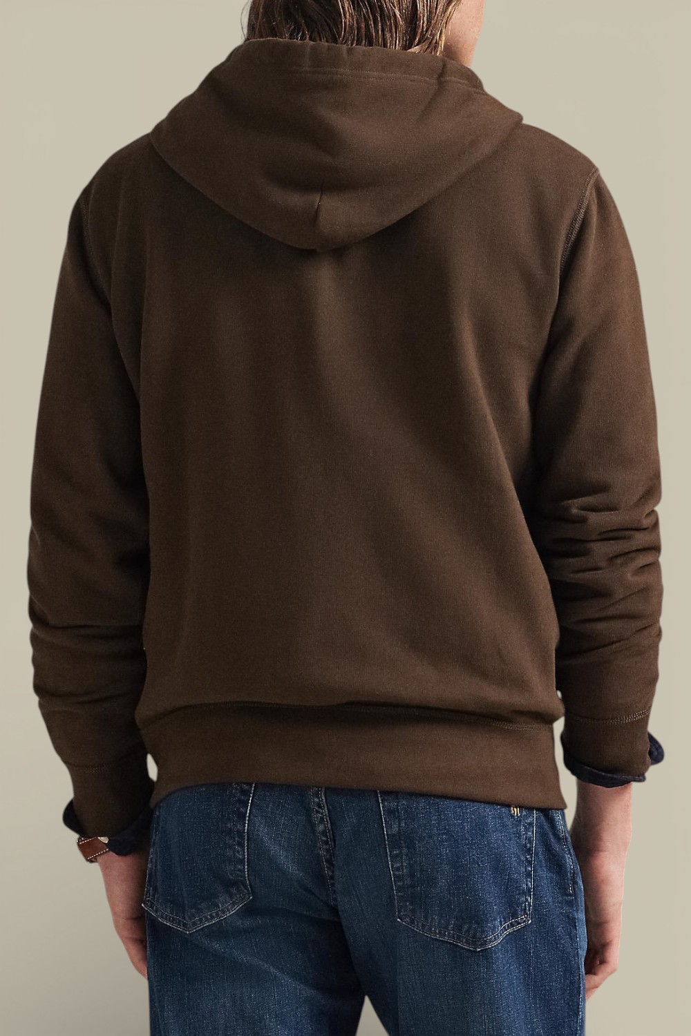 תמונת דוגמן אחורית של סווטשירט קפוצ'ון