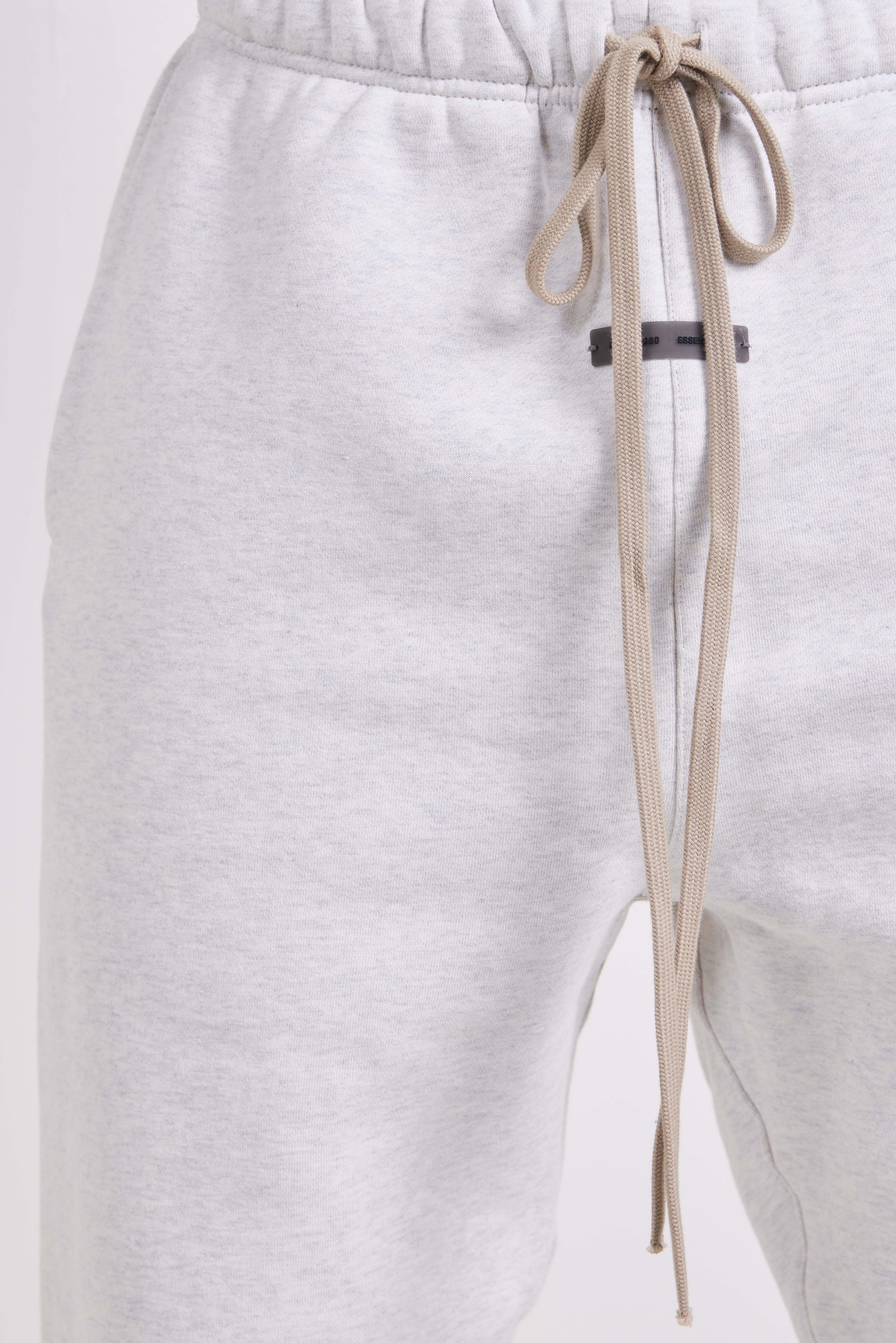 תמונת תקריב דוגמן של מכנסי ג'וגר