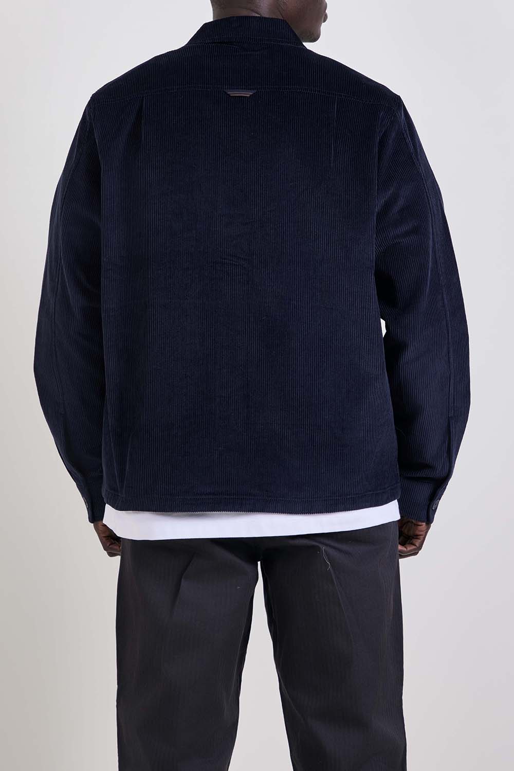 תמונת דוגמן אחורית של חולצת ז'קט קורדרוי