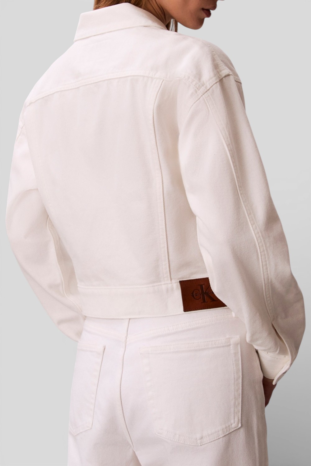 תמונת דוגמן אחורית של ז'קט ג'ינס טראקר 90