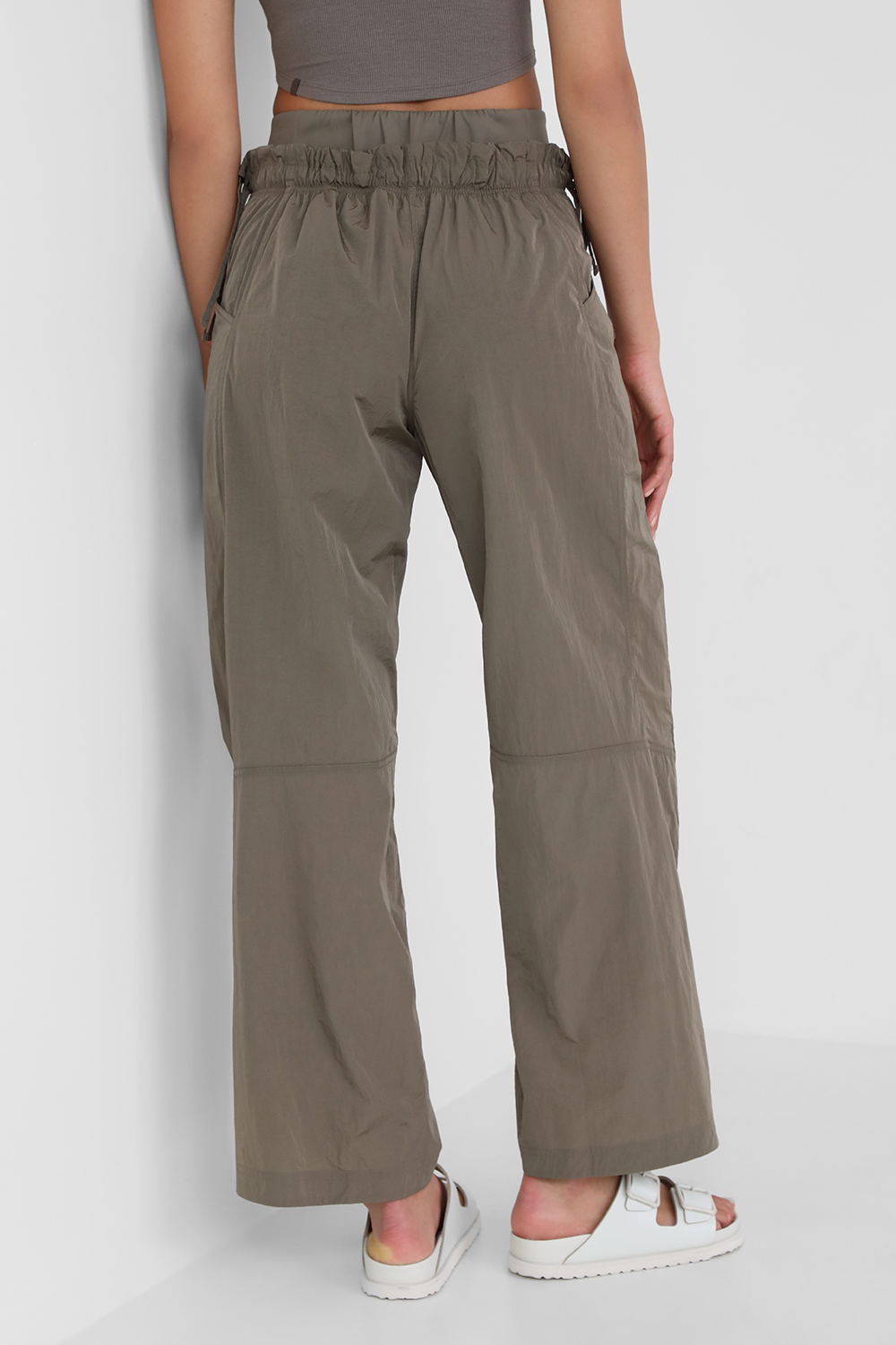 תמונת דוגמן אחורית של High Rise Wide Leg Lounge Pants