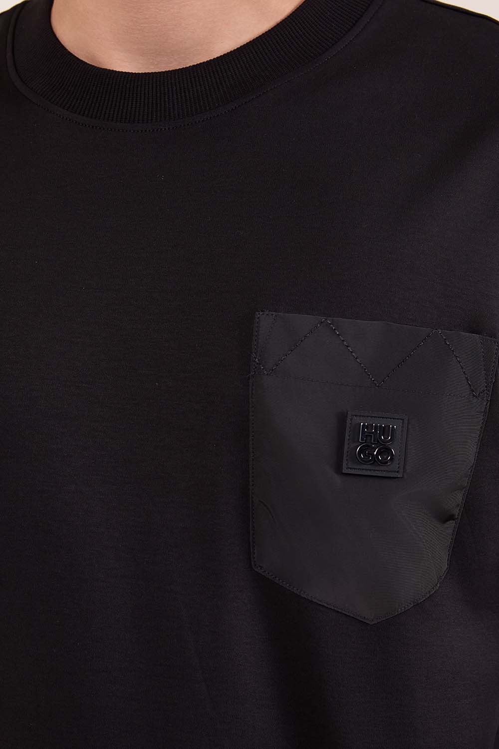 תמונת תקריב דוגמן של חולצת טי