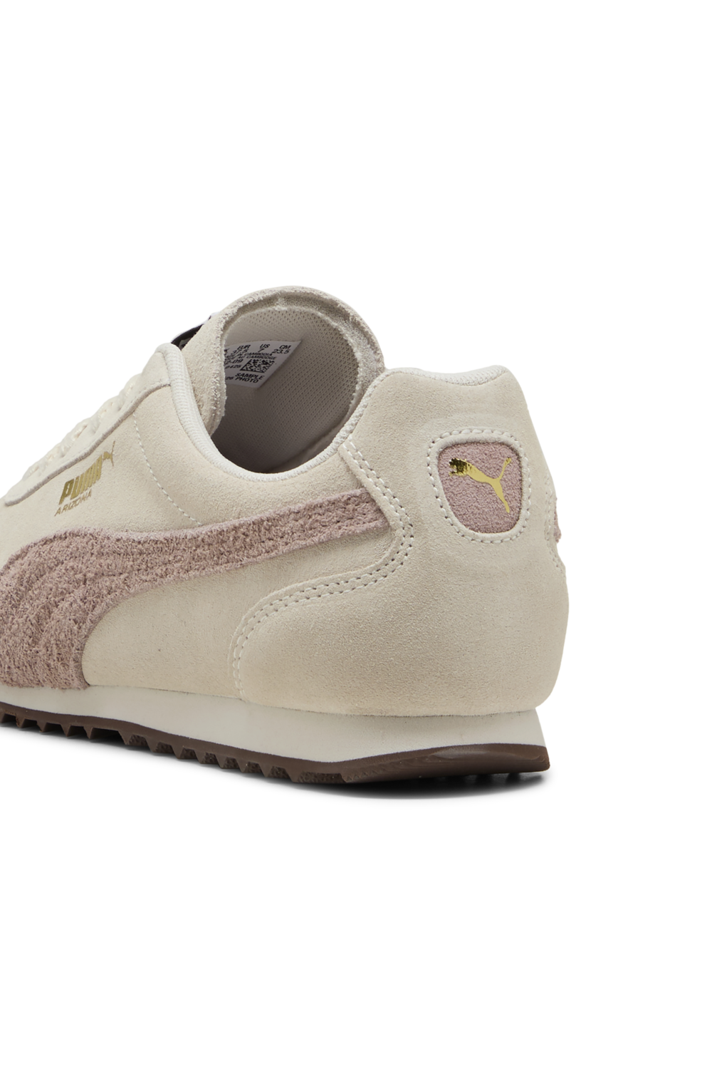 תמונת פנים של נעלי סניקרס