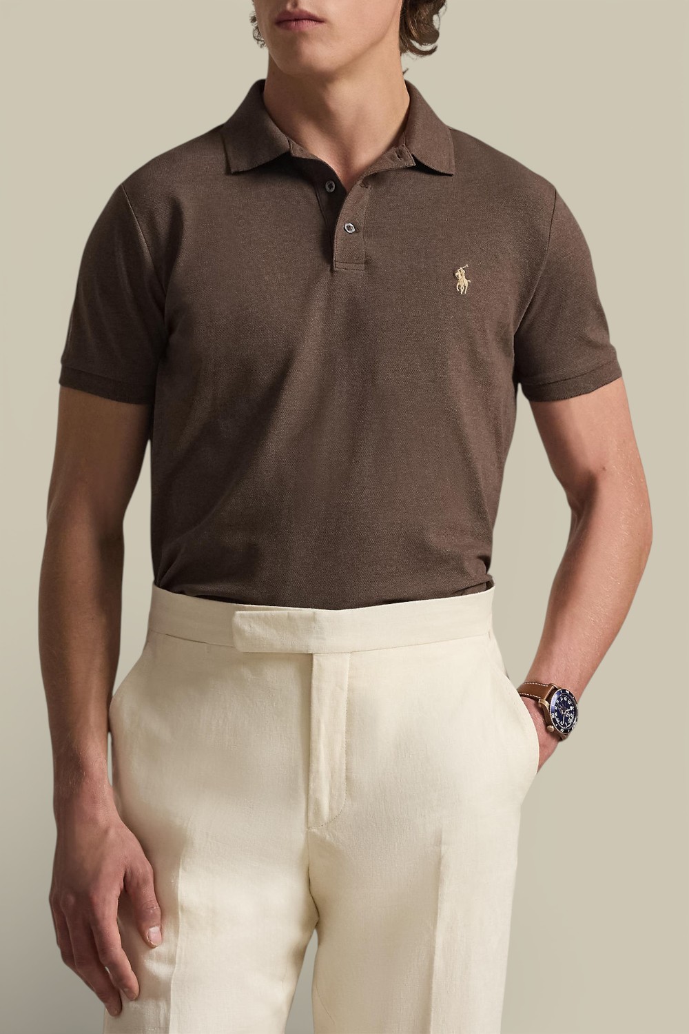 תמונת דוגמן קידמית של חולצת פולו