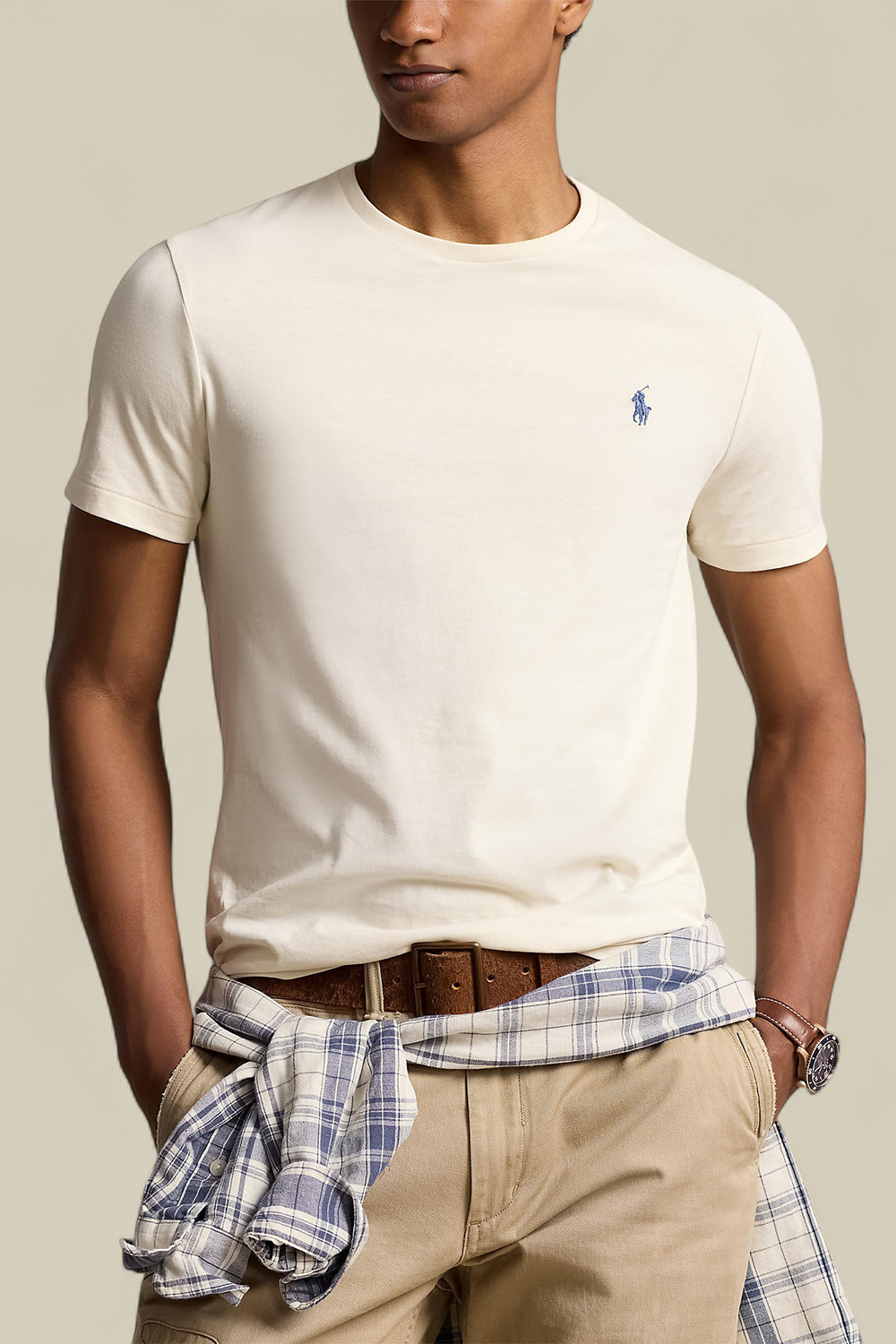 תמונת דוגמן קידמית של חולצת טי סלים פיט