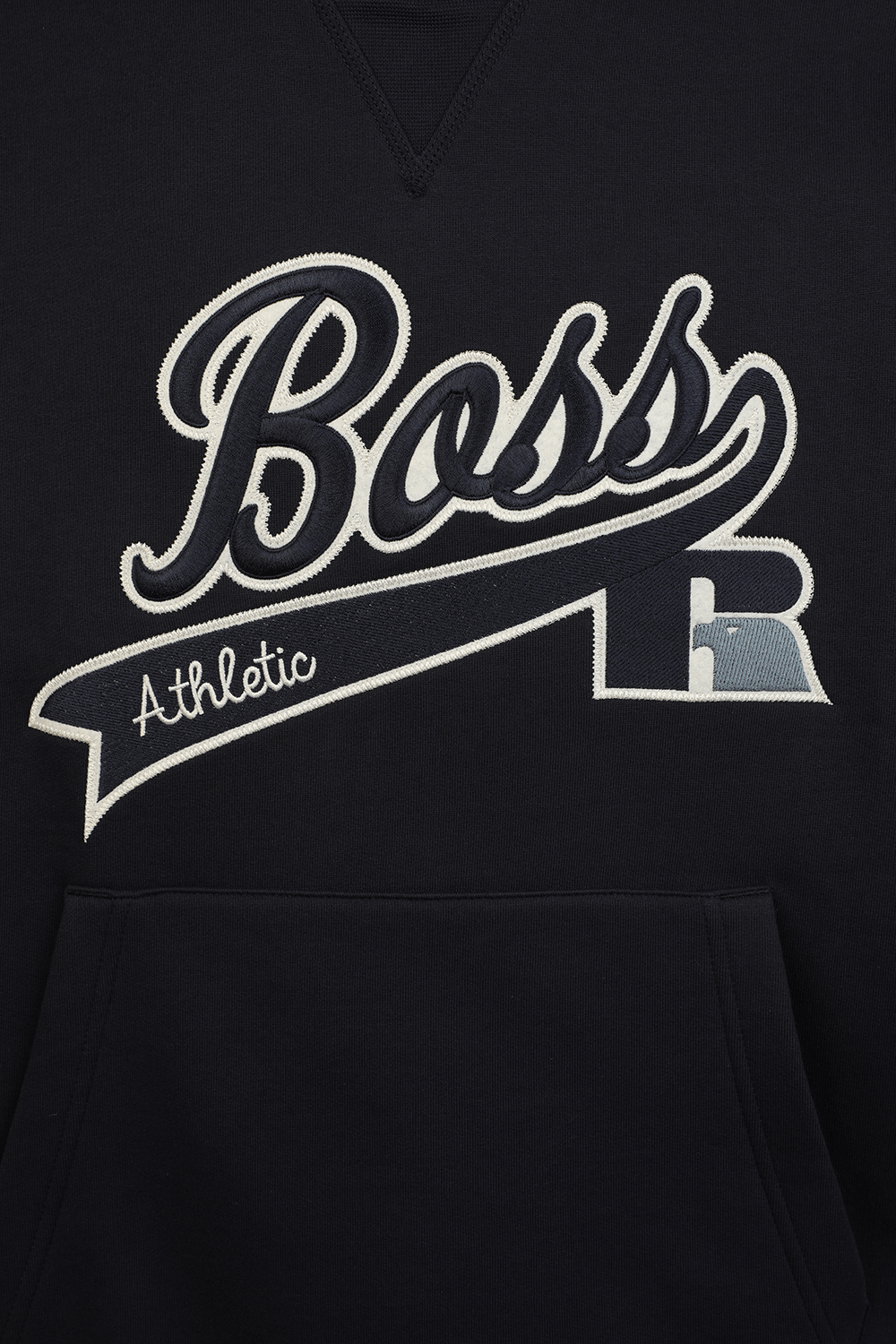 תמונה אחורית של בוס X ראסל אתלטיק סווטשירט ממותג עם קפוצ'ון בגוון כחול