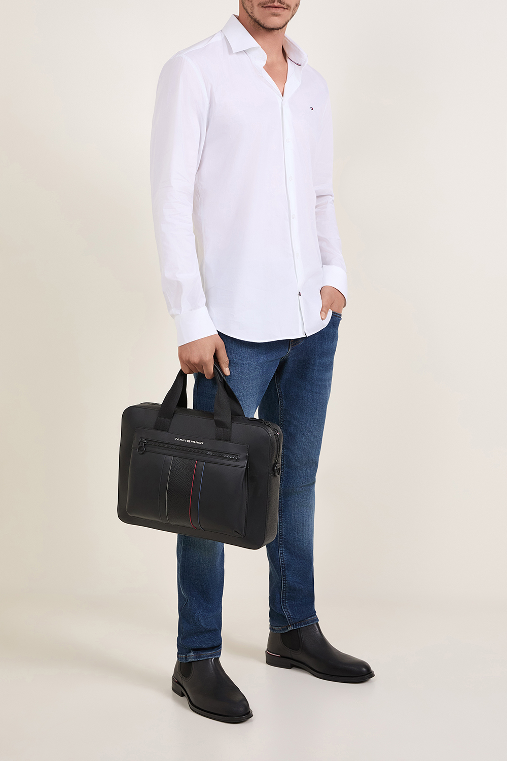 תמונת דוגמן קידמית של תיק ללפטופ