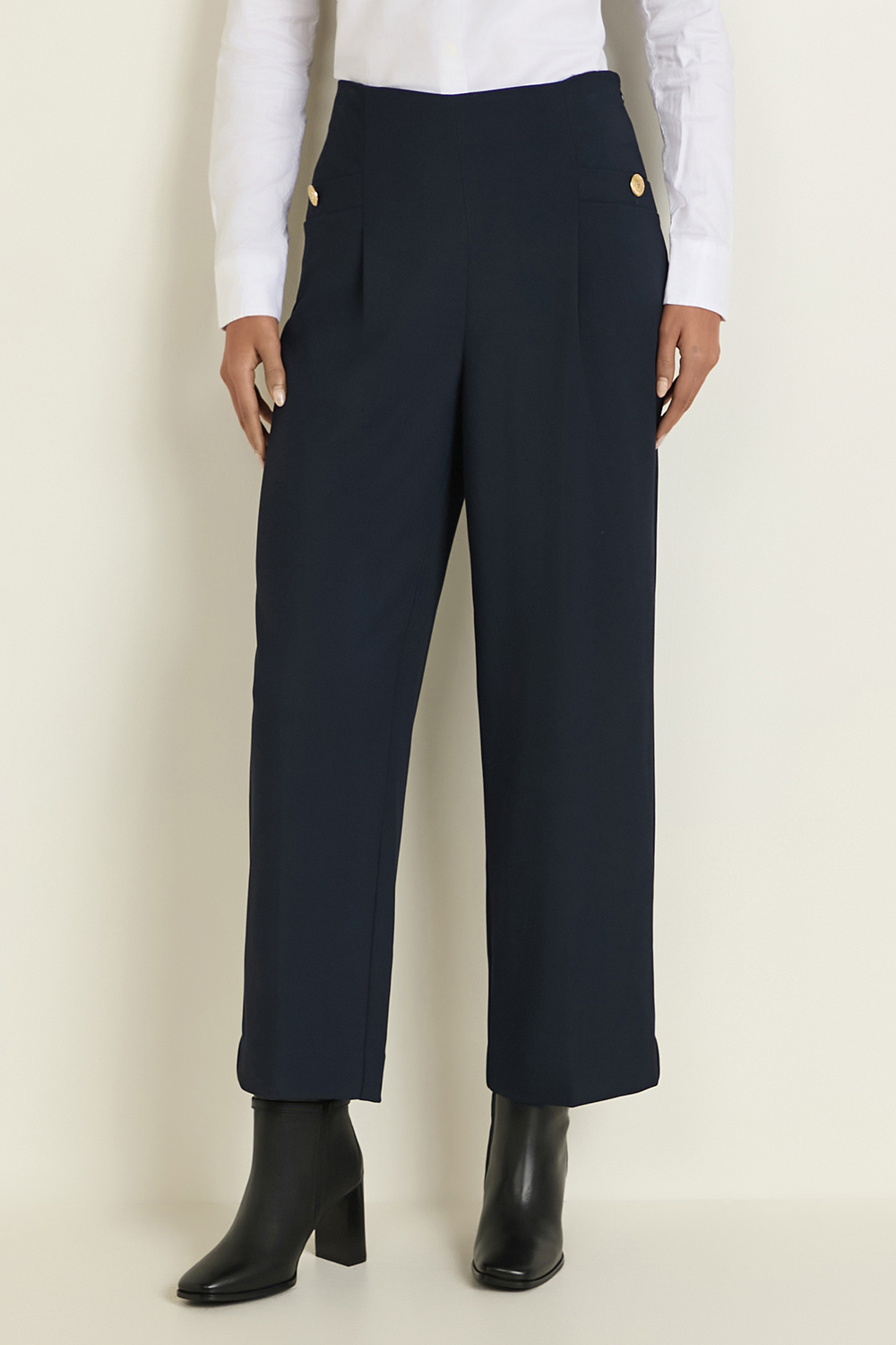 תמונת דוגמן קידמית של מכנסי טוויל