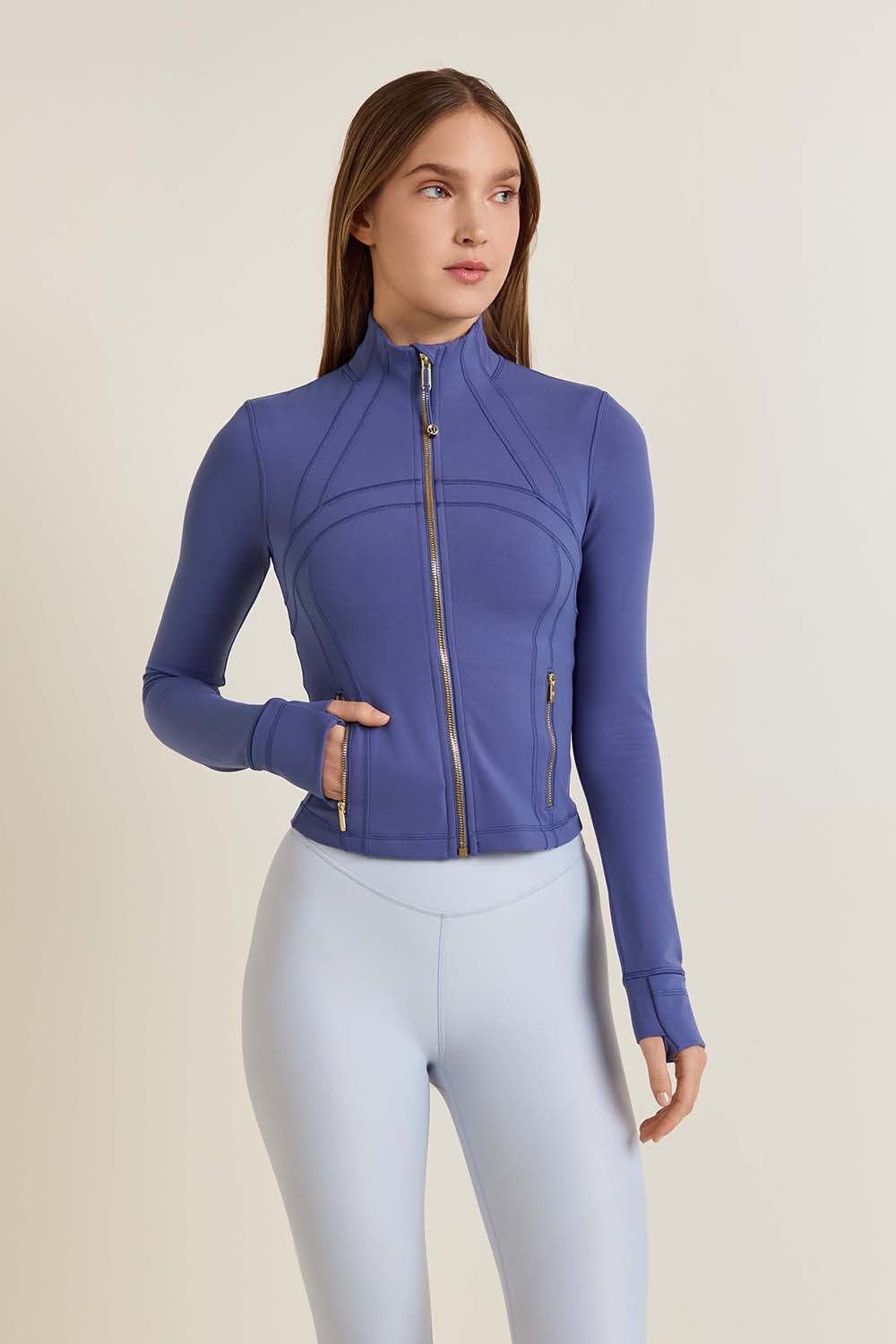 תמונת דוגמן קידמית של Define&trade; Cropped Jacket *Nulu