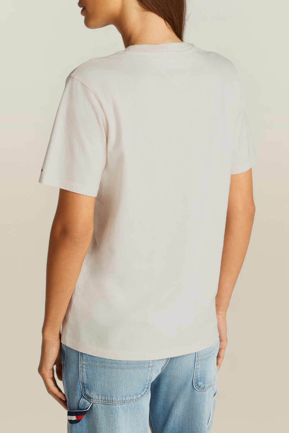 תמונת דוגמן אחורית של חולצת טי