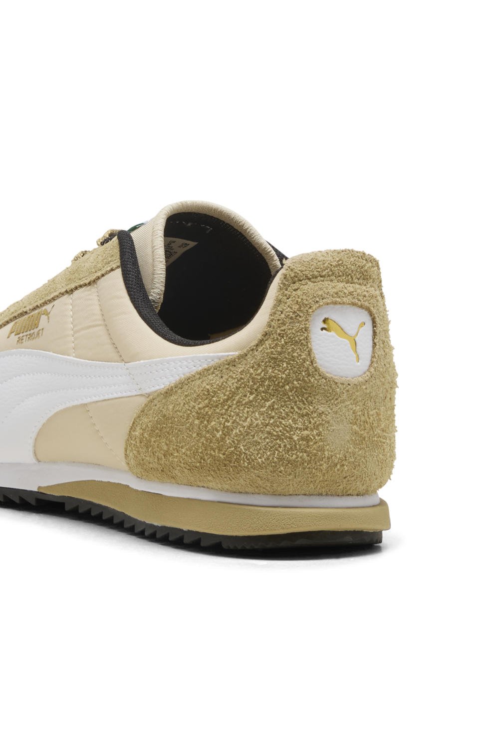 תמונת פנים של נעלי סניקרס