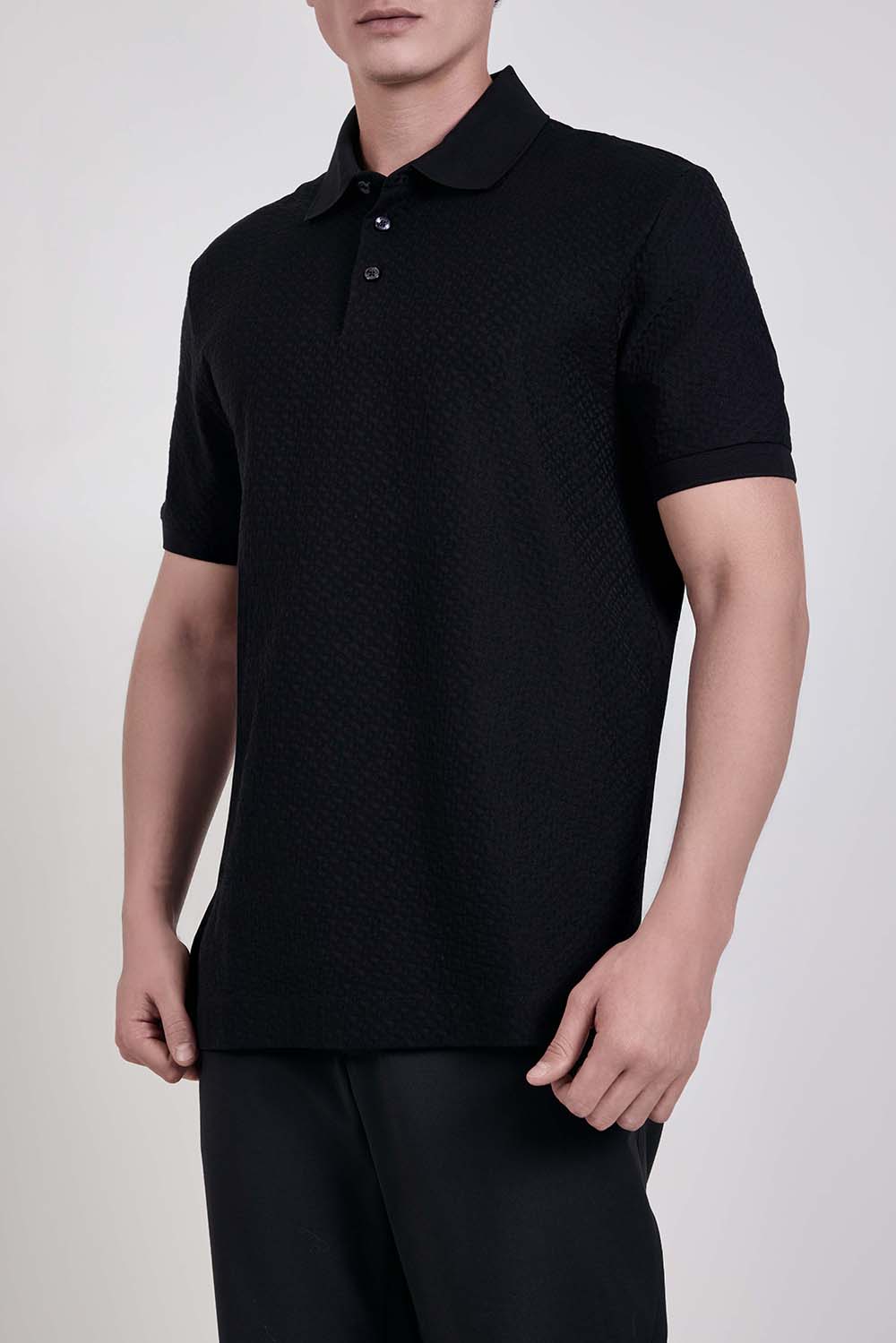 תמונת דוגמן קידמית של חולצת פולו בגזרה ישרה