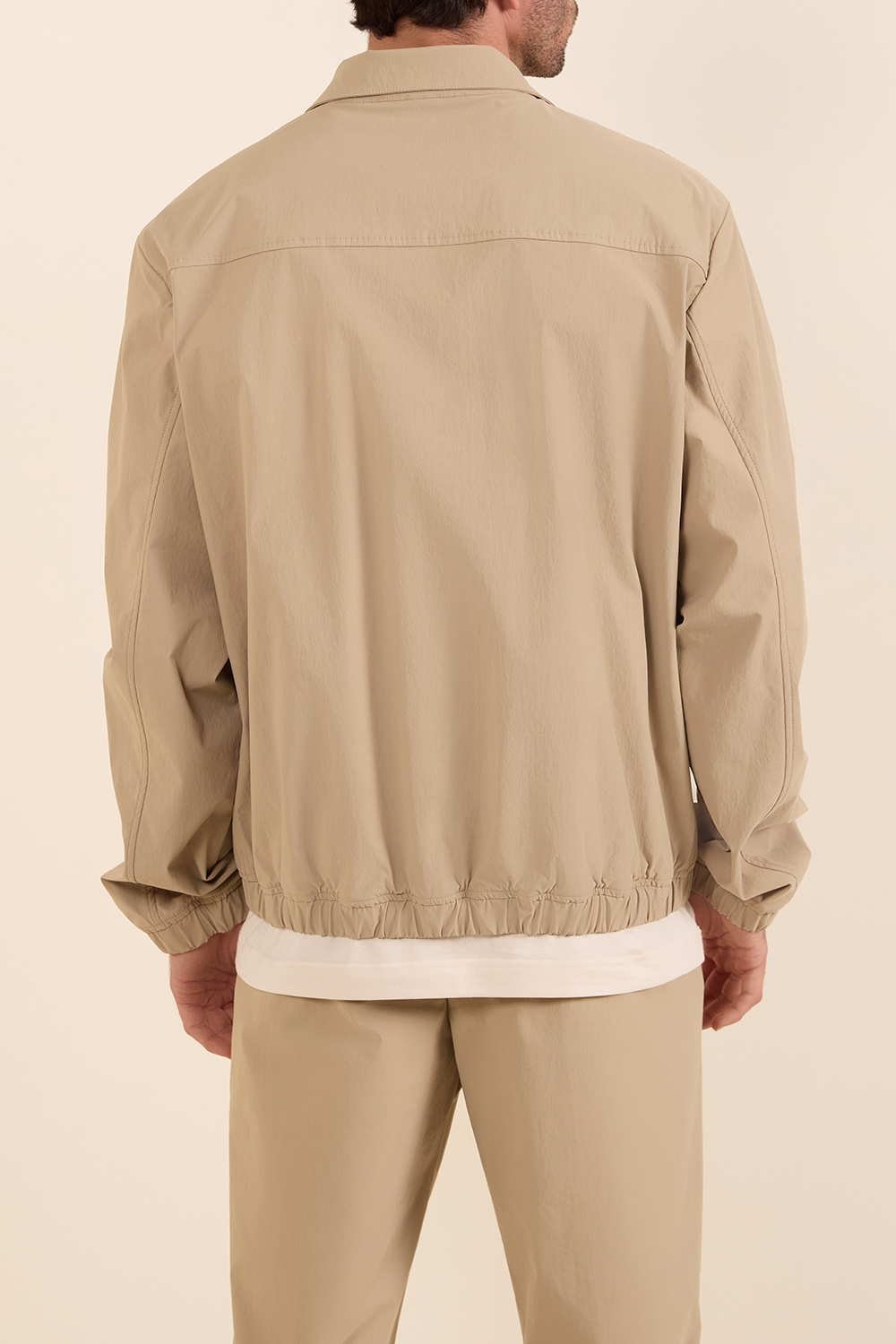 תמונת דוגמן אחורית של ז'קט