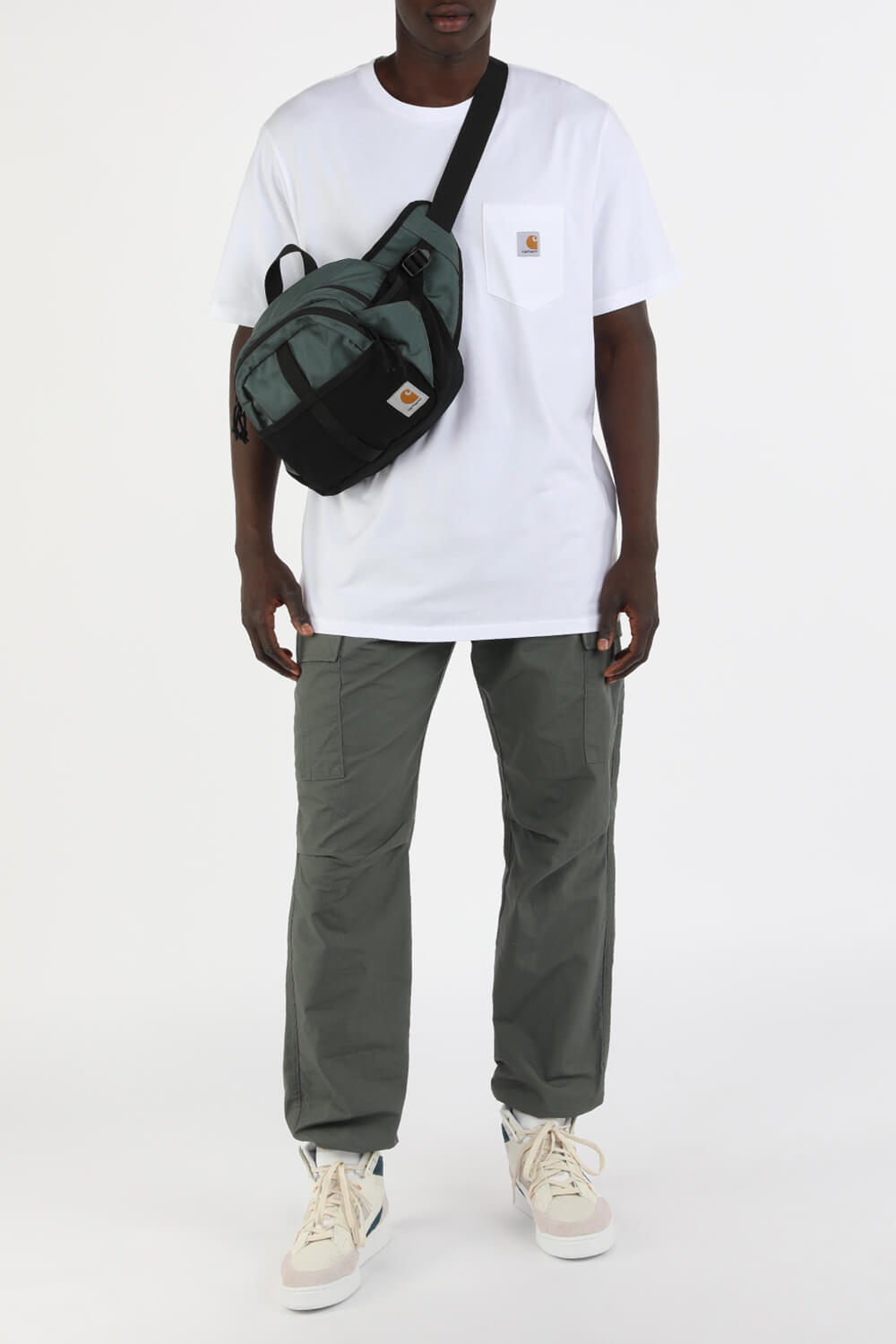 תמונת דוגמן קידמית של תיק פאוץ' בצע אפור