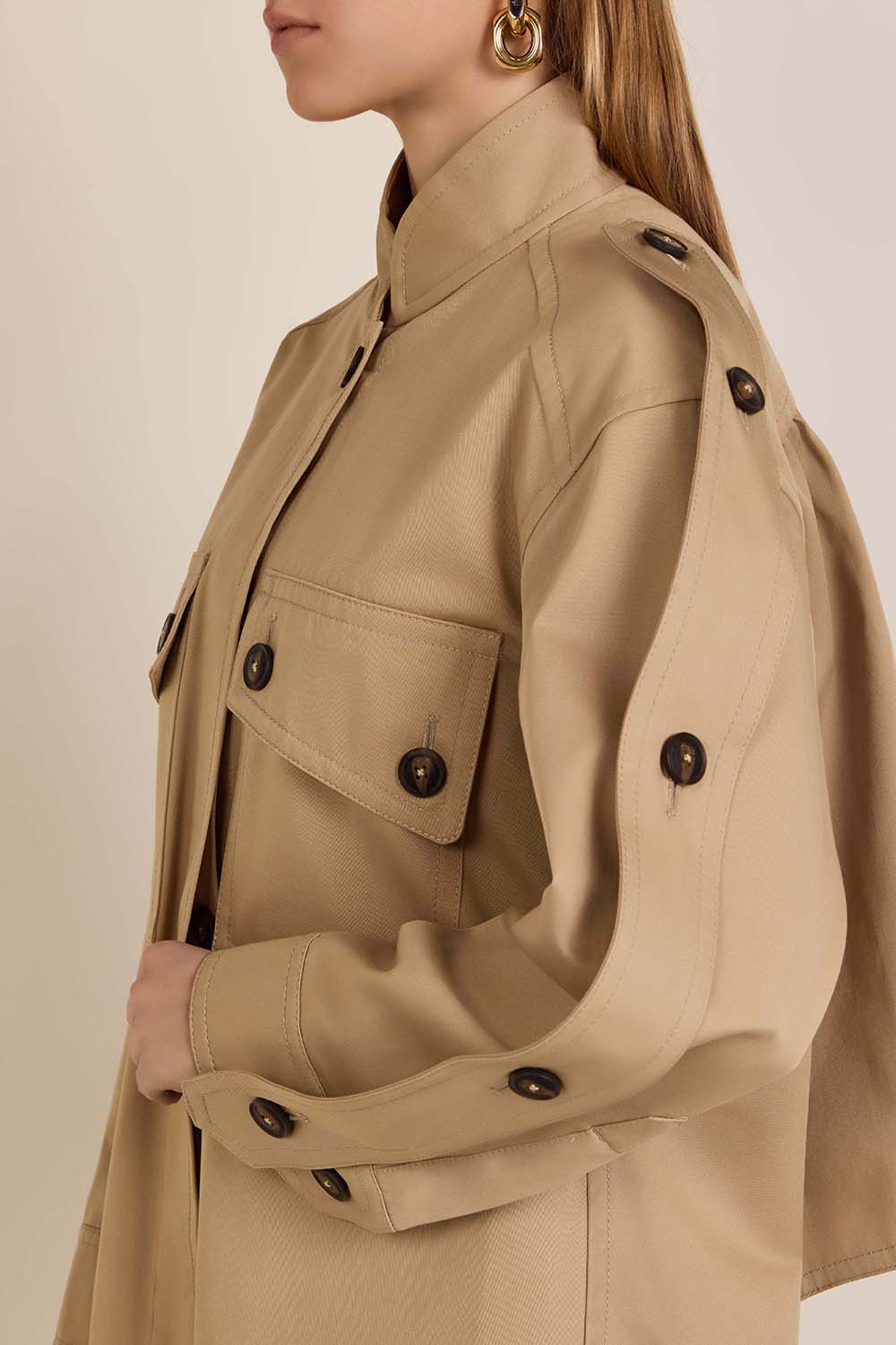 תמונת תקריב דוגמן של ז'קט קרגו