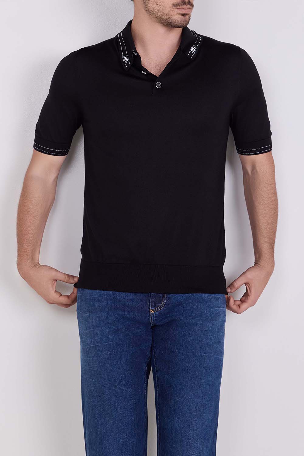 תמונת דוגמן קידמית של חולצת פולו