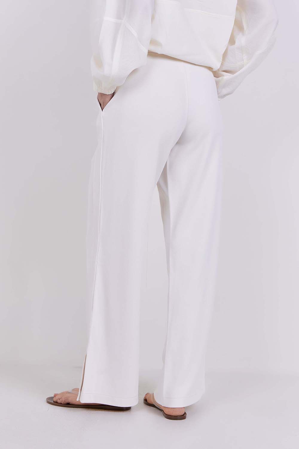 תמונת דוגמן אחורית של Softstreme High-Rise Wide-Leg Pique Pant Regular