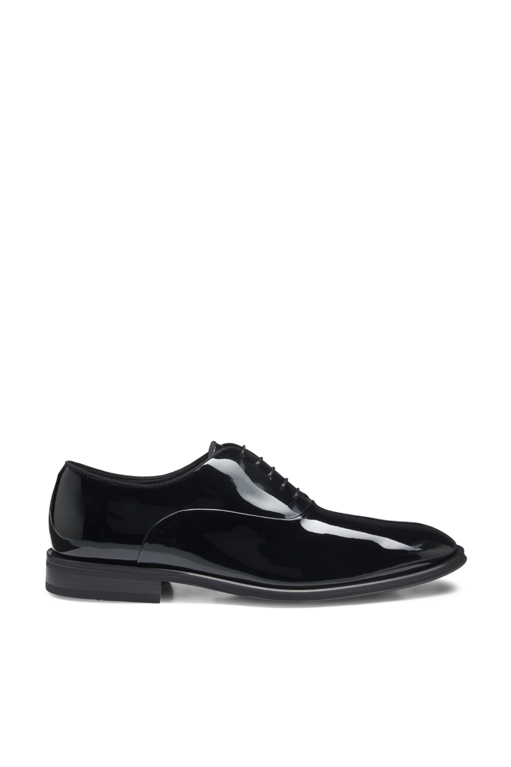 תמונה קידמית של נעלי אוקספורד