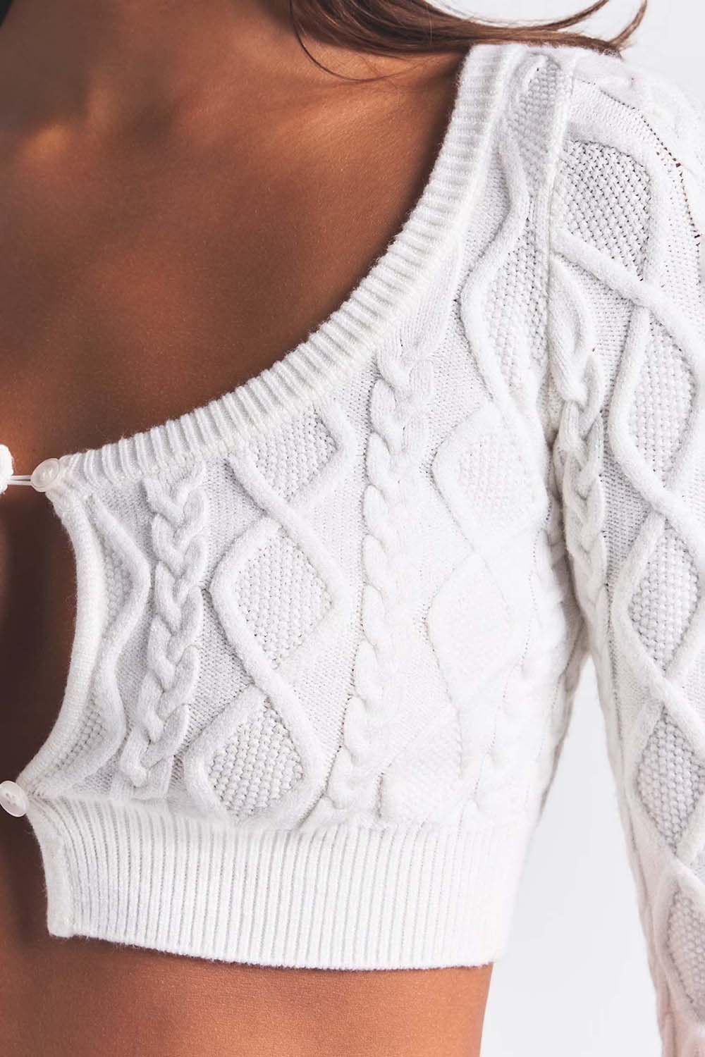 תמונת תקריב דוגמן של CABLEKNIT CARDIGAN