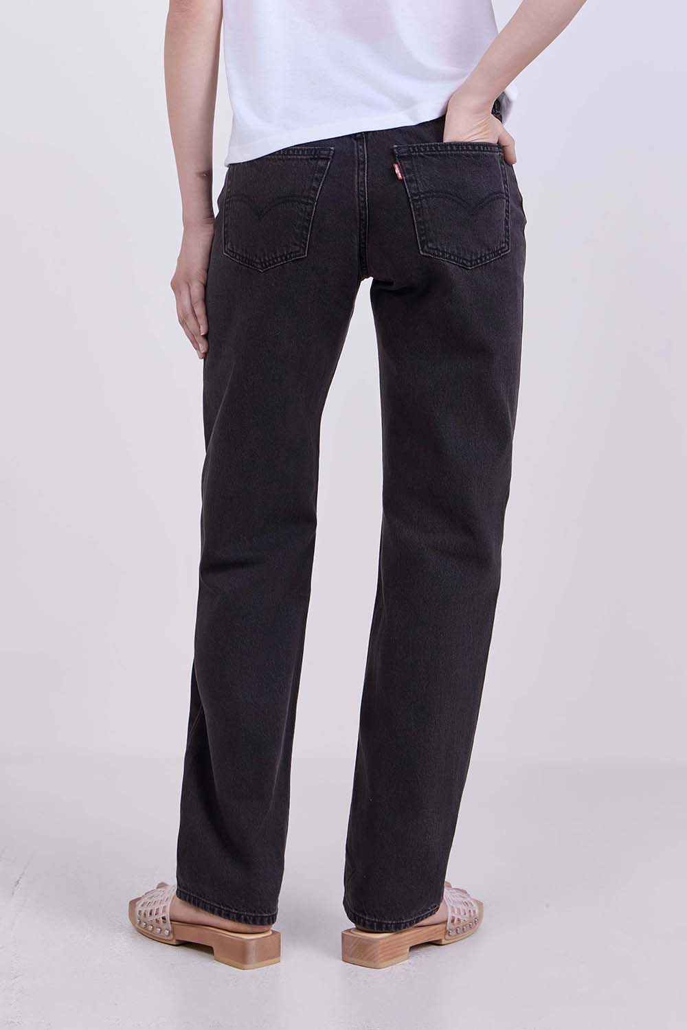 תמונת דוגמן אחורית של מכנסי ג'ינס 501 90S בגזרה ישרה