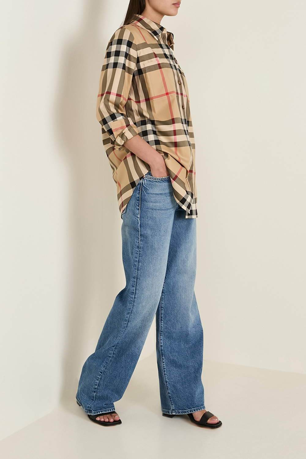 תמונת דוגמן קידמית של סנדלי עקב 8 סמ